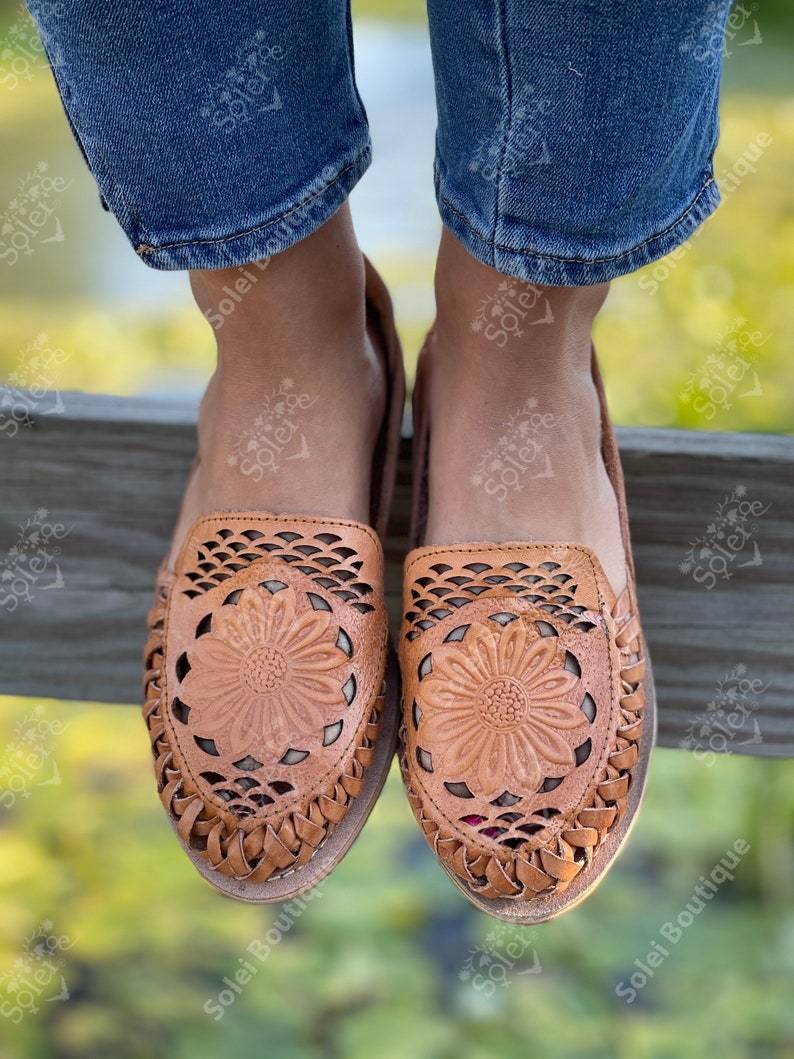 Artisanal Mexican Die Cut Leather Slip On Shoes. Huarache Flor. - Solei Store