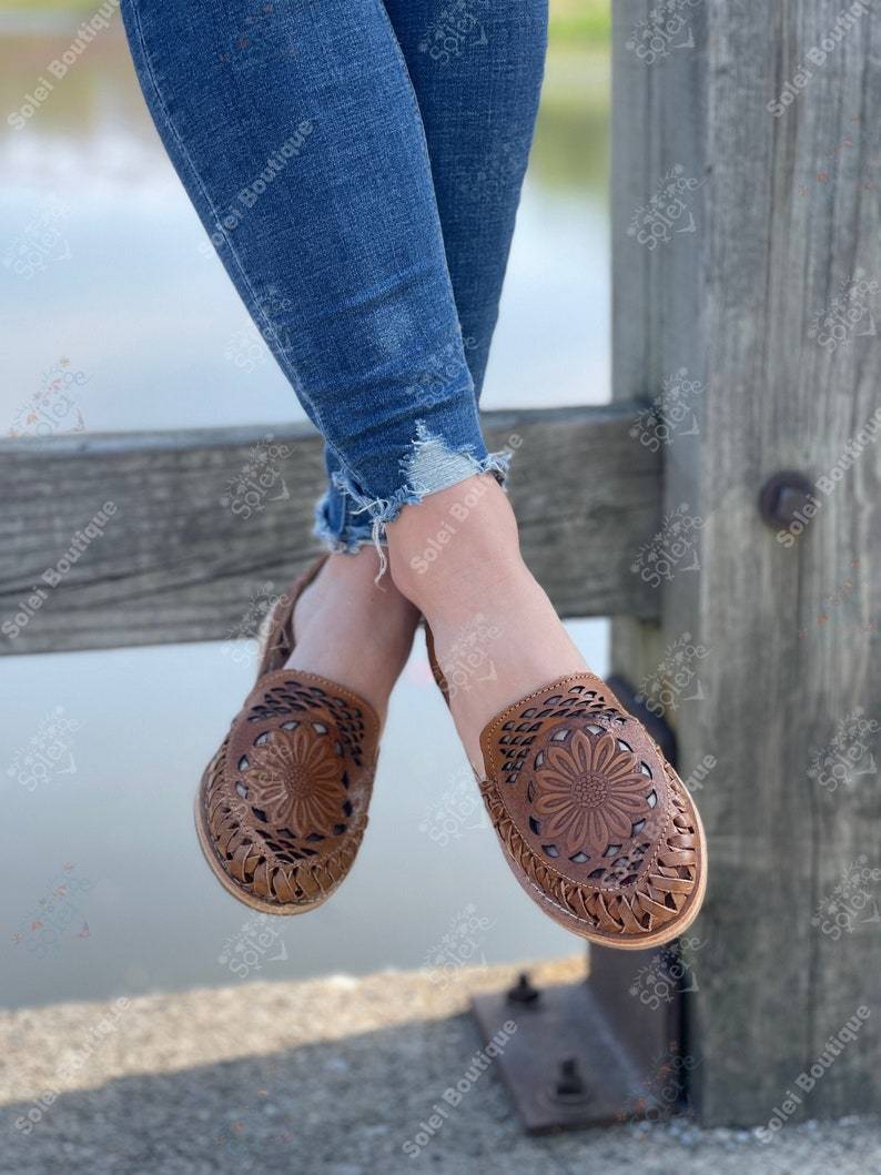 Artisanal Mexican Die Cut Leather Slip On Shoes. Huarache Flor. - Solei Store