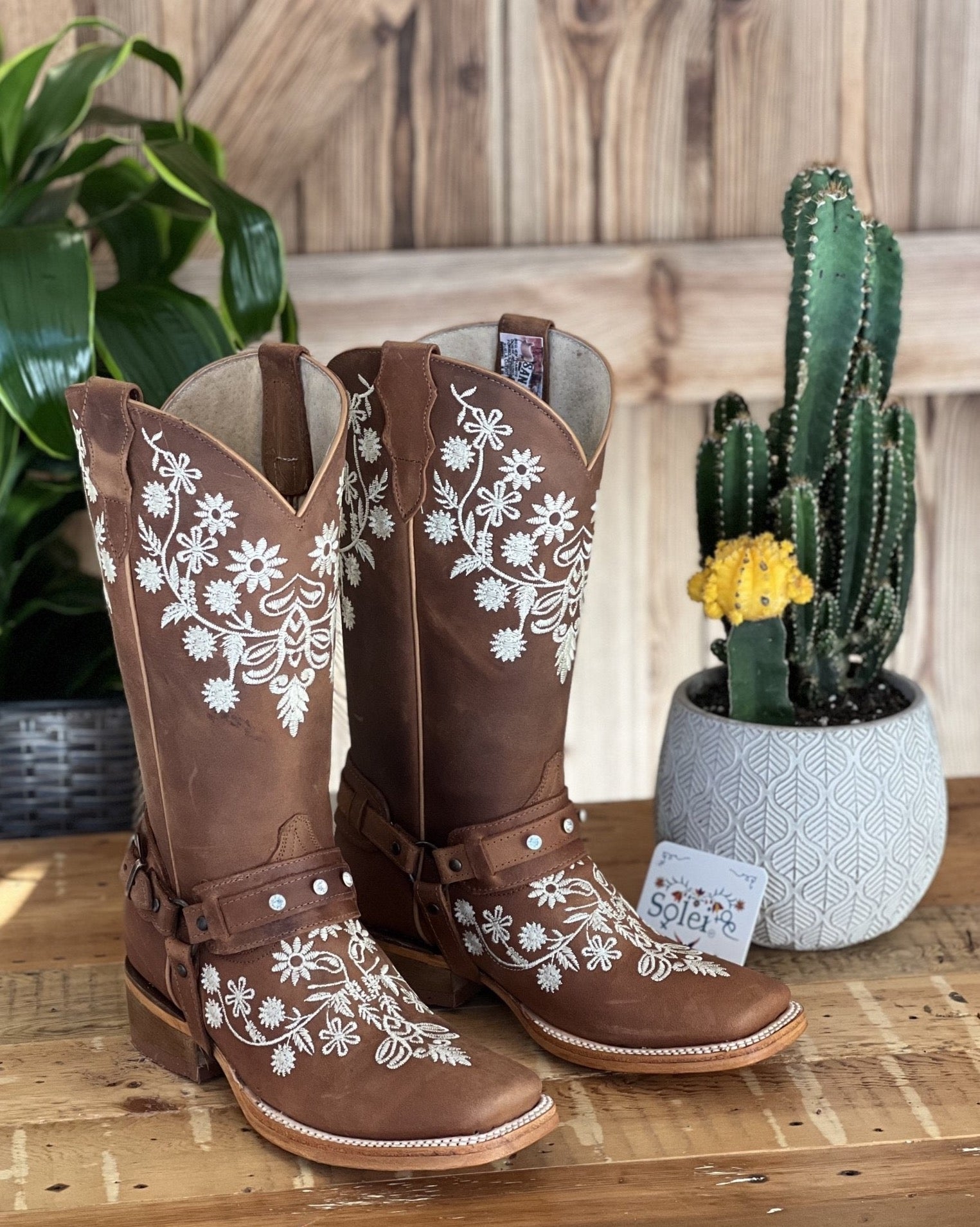 Artisanal Mexican Leather Boots. Leather Flower Embroidered Boots. Rebeca Boots - Solei Store