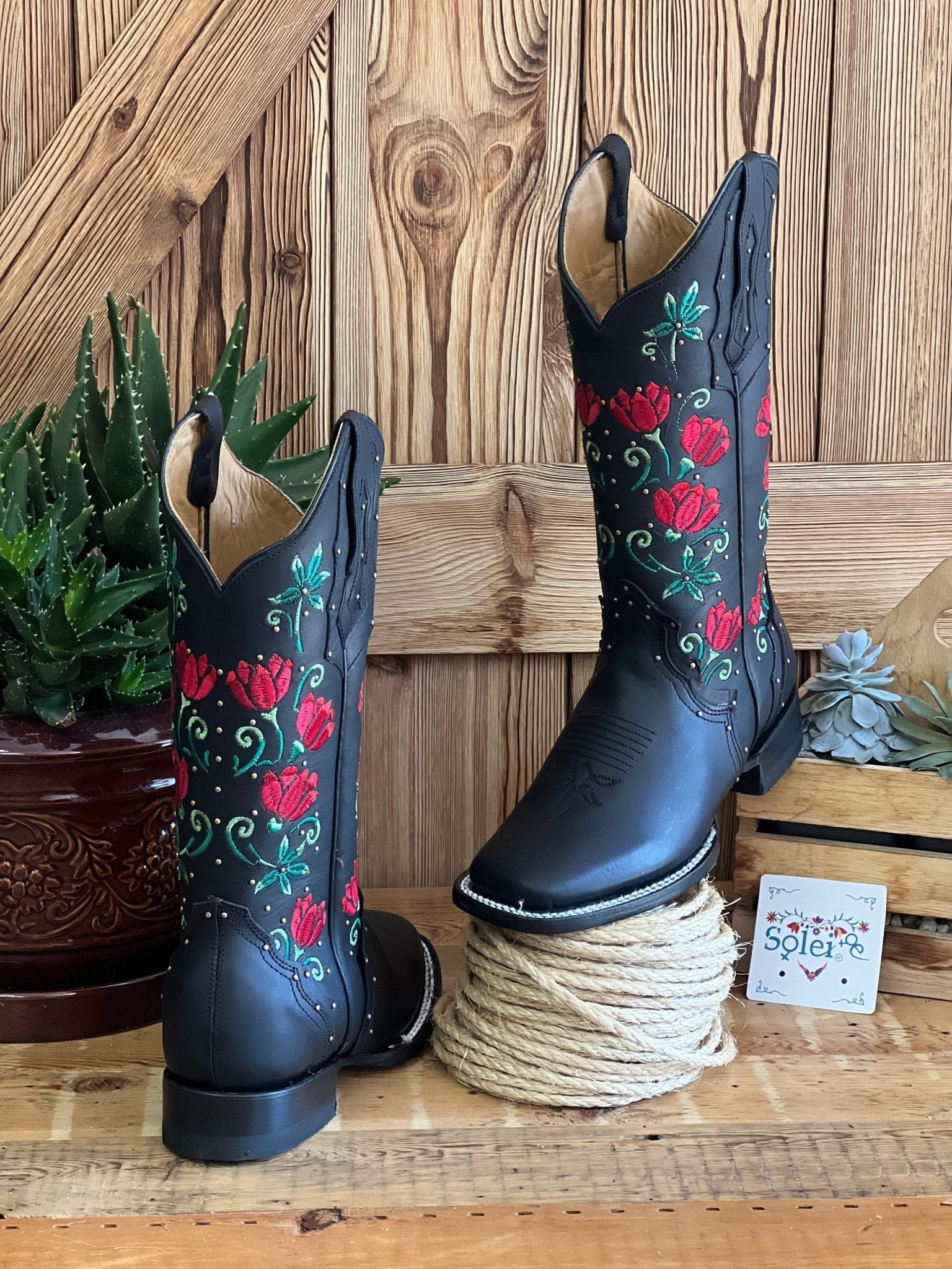 Artisanal Mexican Leather Floral Embroidered Boots. Botas Camelia - Solei Store