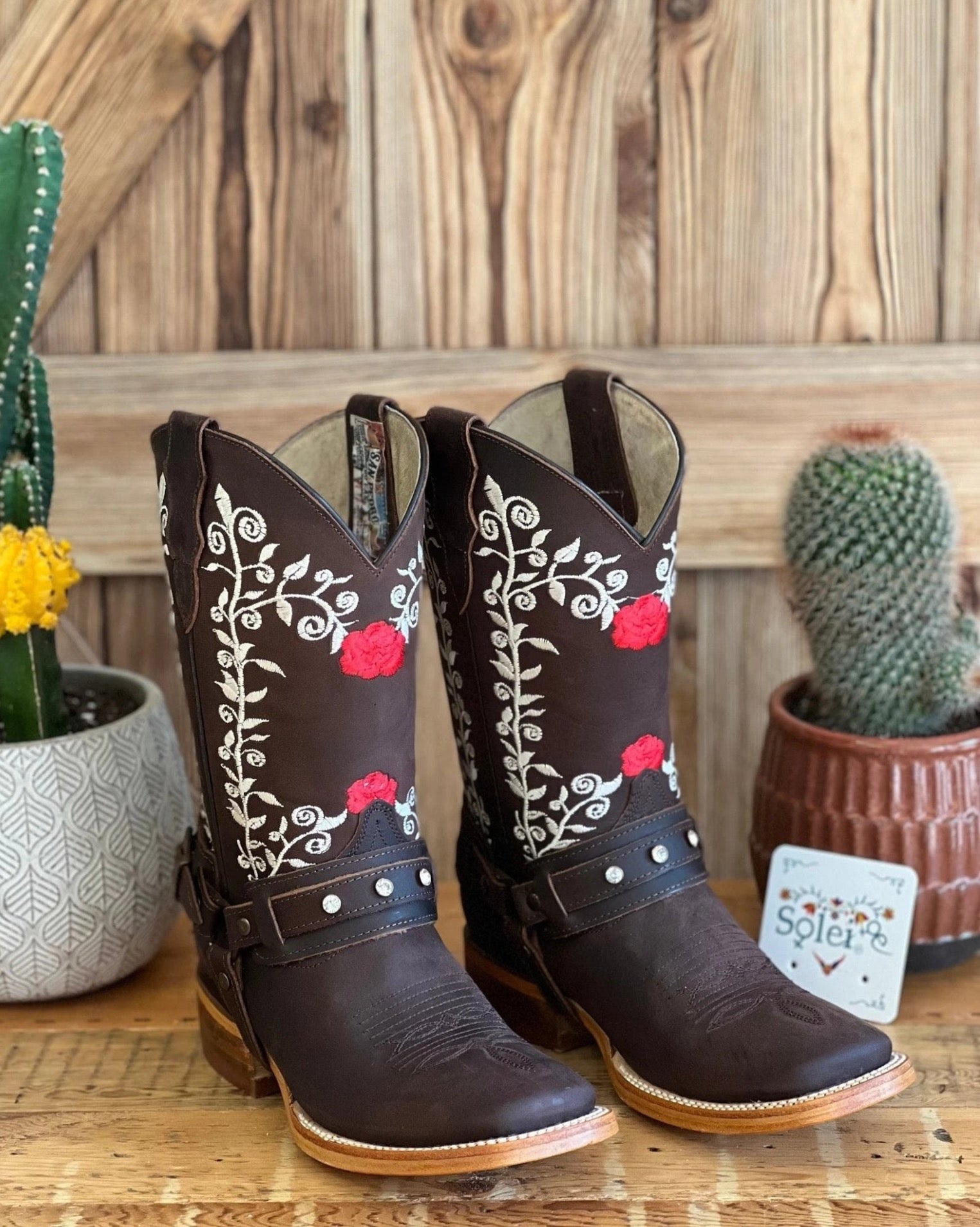 Artisanal Mexican Leather Floral Embroidered Boots. Julia Boots - Solei Store