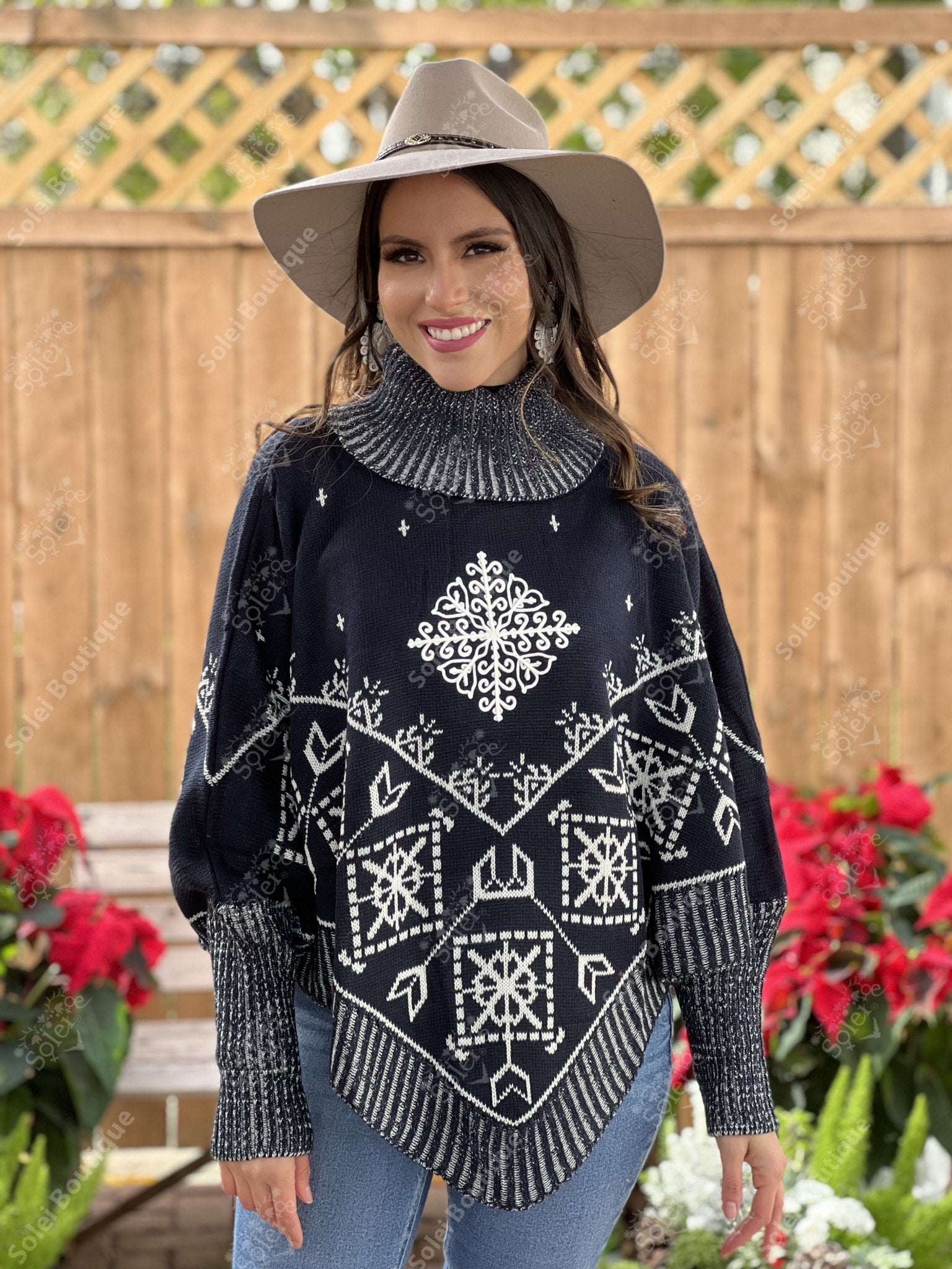 Artisanal Mexican Poncho. Knit Poncho. Capa Bianca. - Solei Store