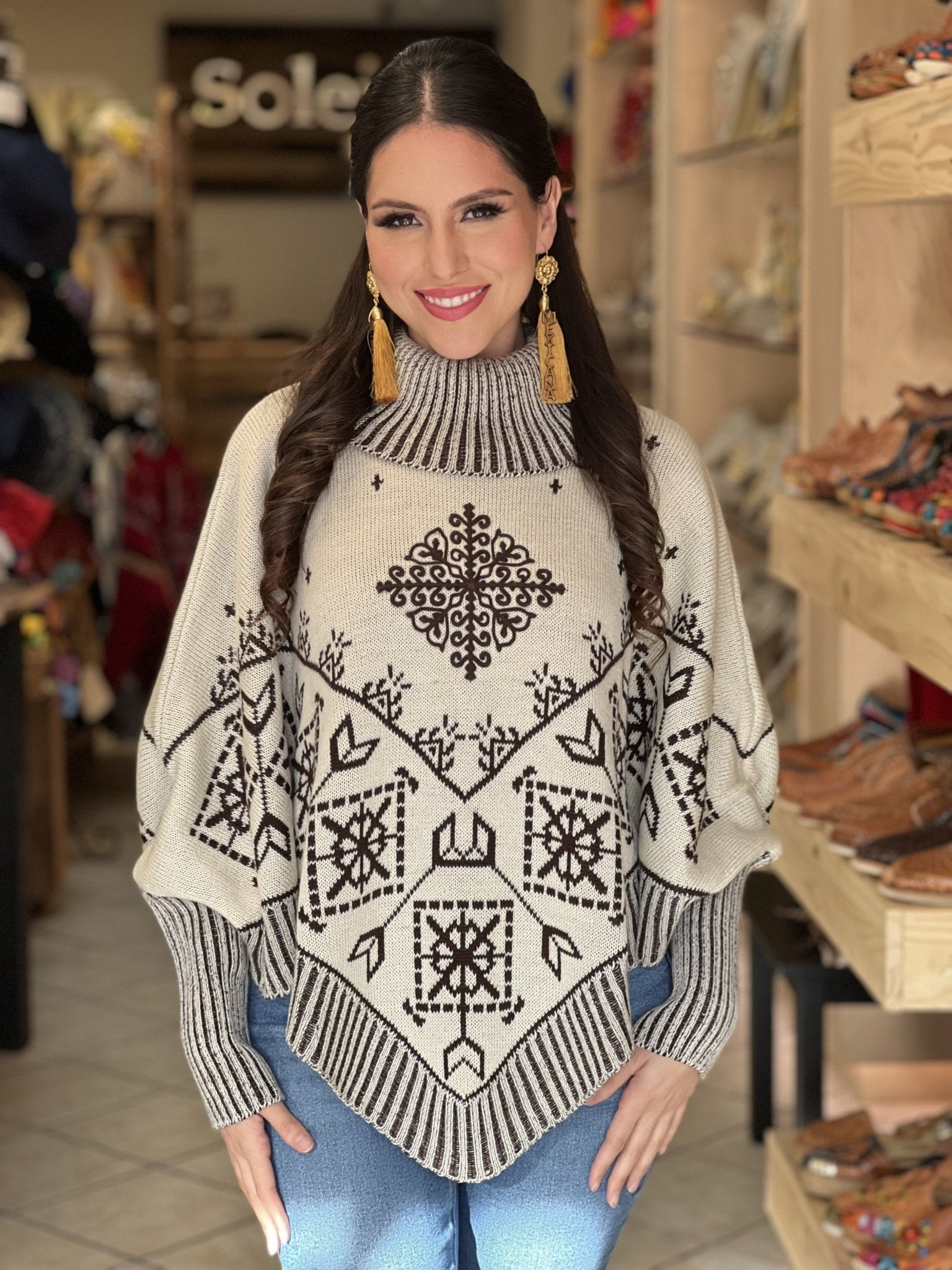 Artisanal Mexican Poncho. Knit Poncho. Capa Bianca. - Solei Store