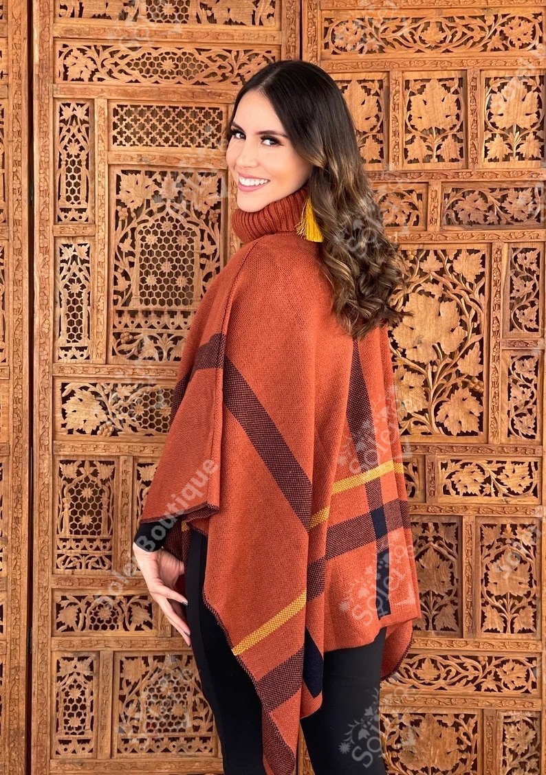 Artisanal Mexican Poncho. Poncho Ruby - Solei Store