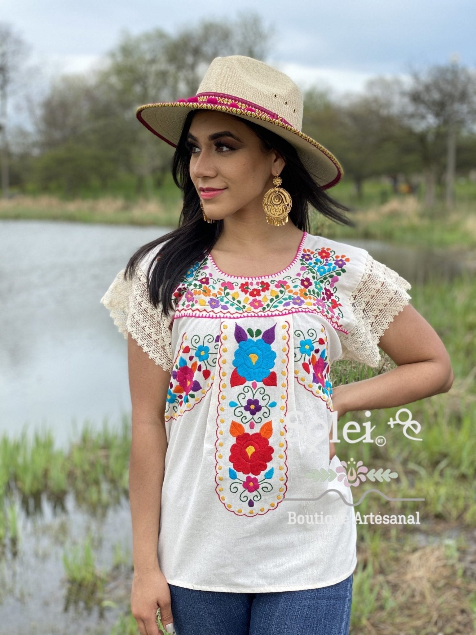 De la Rosa Blouse Short sleeves Tunic blouse with lace details, colorful flowers hand embroidered - Solei Store