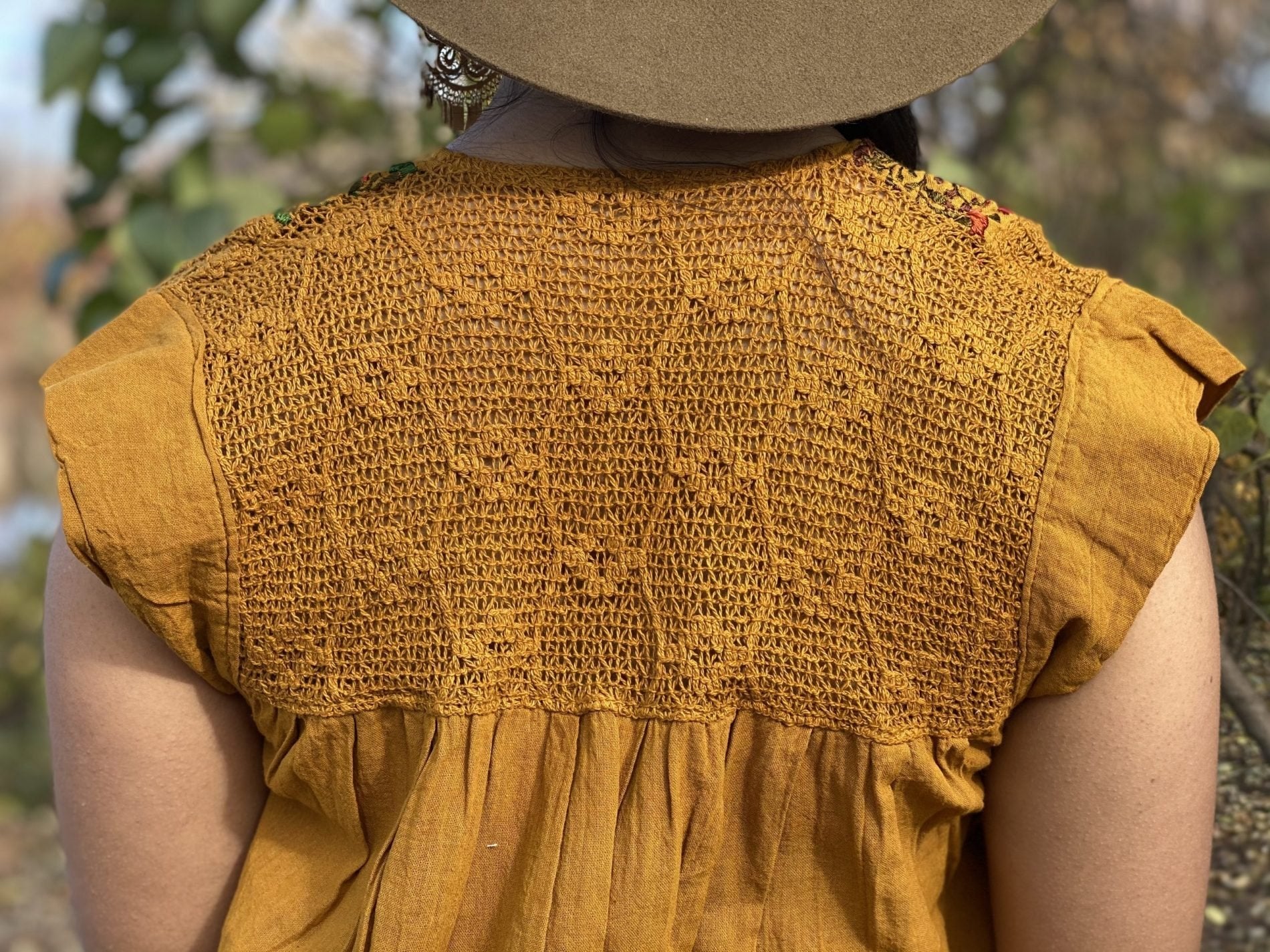 Española Blouse Tunic blouse front and back lace details. Small flowers embroidered by hand - Solei Store