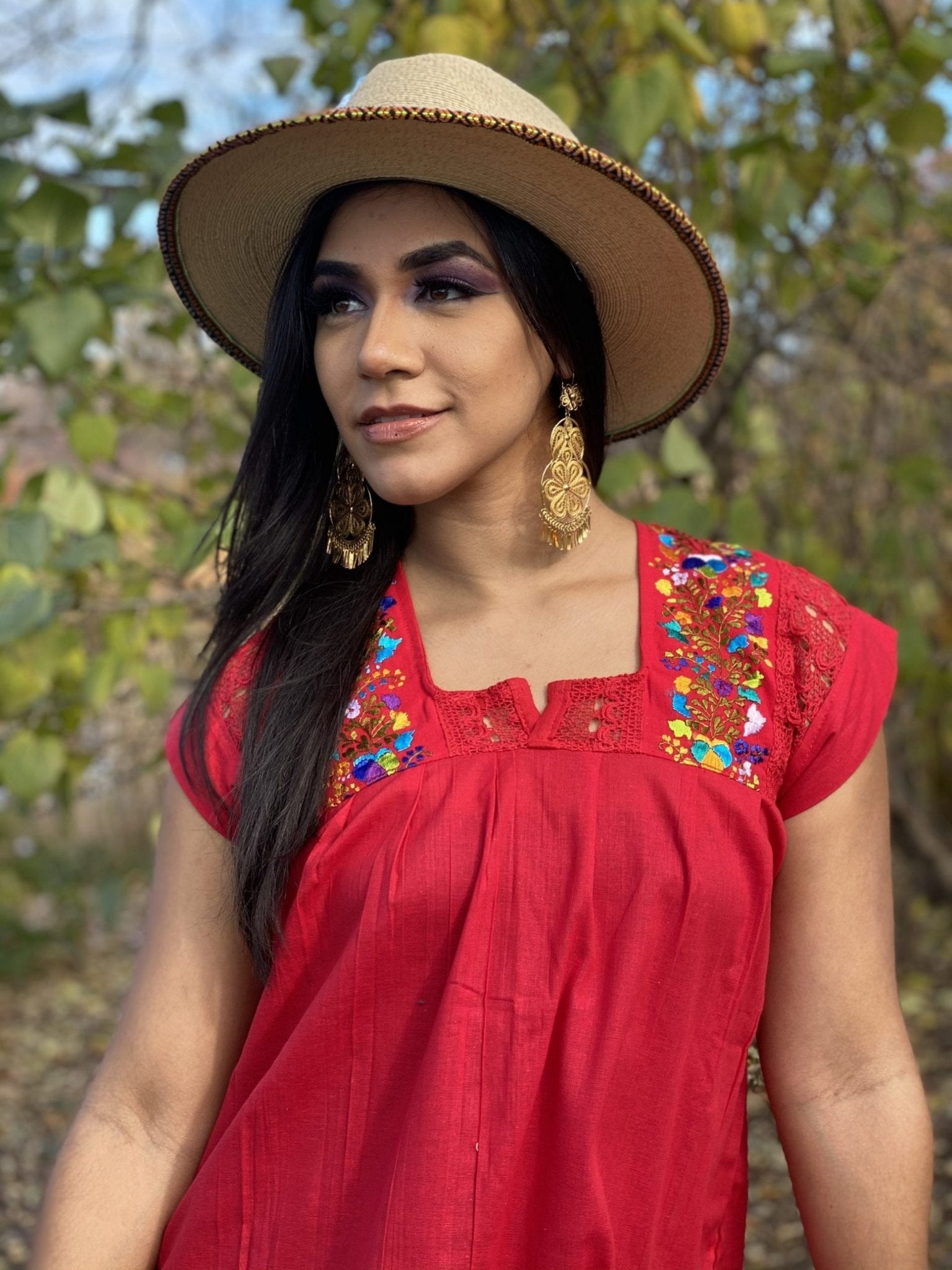 Española Blouse Tunic blouse front and back lace details. Small flowers embroidered by hand - Solei Store