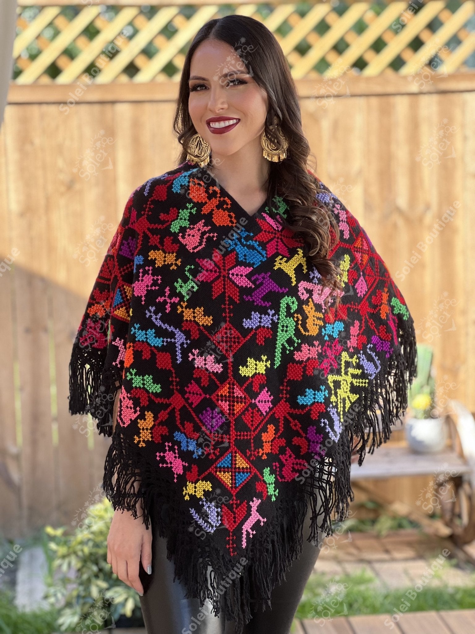 Hand Embroidered Mexican Poncho. Artisanal Mexican Poncho. Mañanita Esquinero. - Solei Store