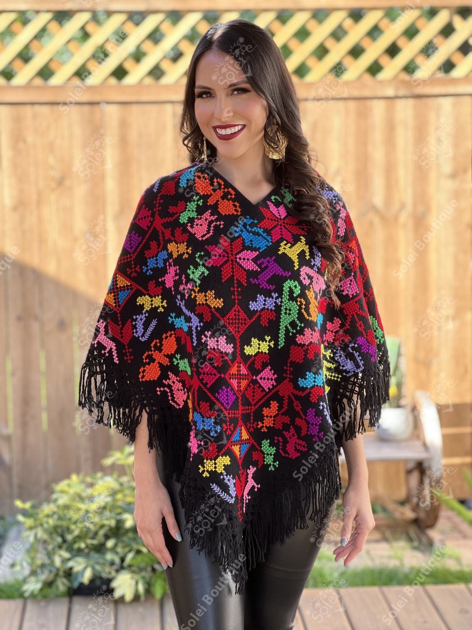 Hand Embroidered Mexican Poncho. Artisanal Mexican Poncho. Mañanita Esquinero. - Solei Store