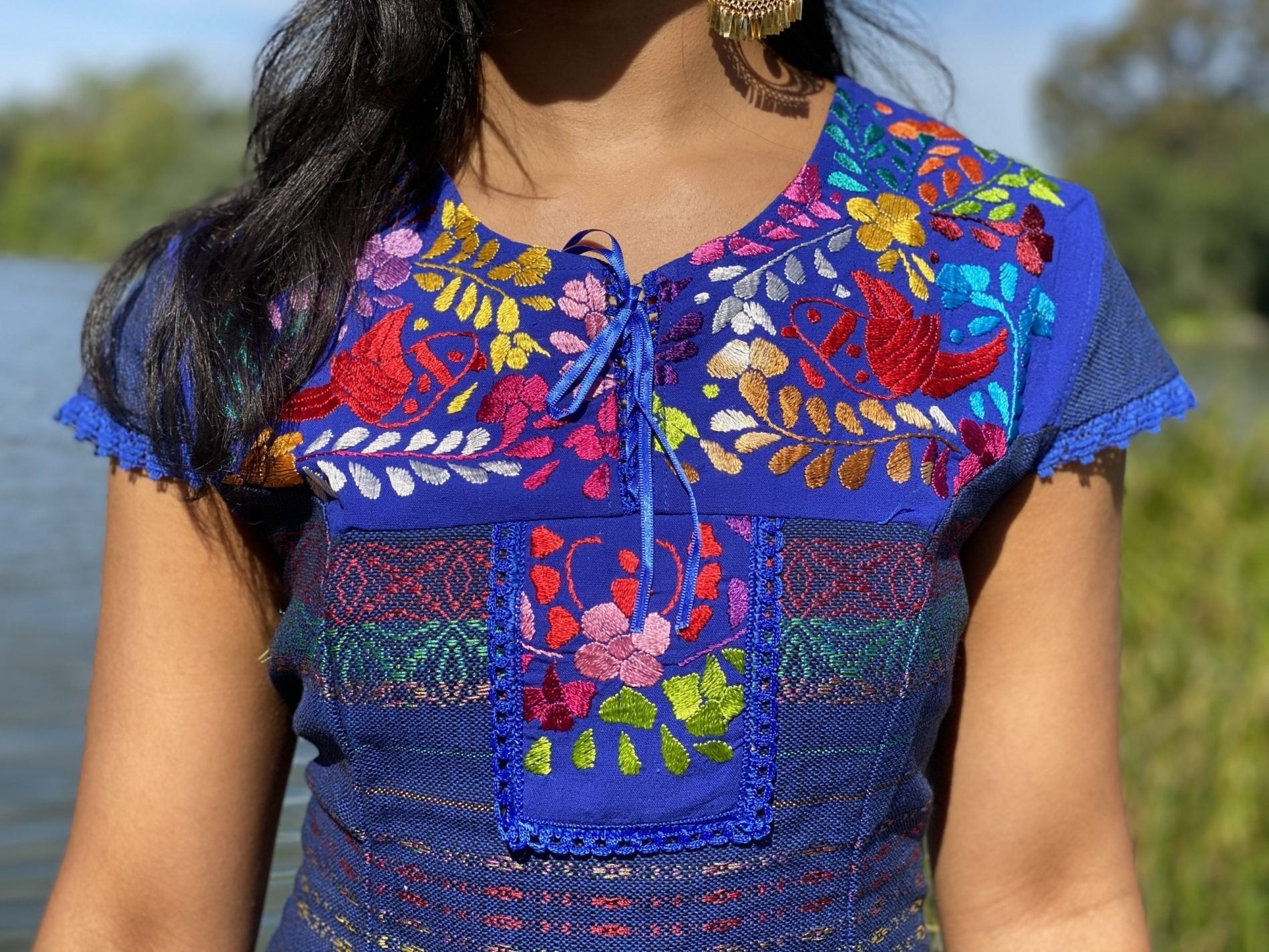 Mexican dress embroidered by hand with silk thread. Made on a loom. Floral embroidered dress. Fine lace details on sleeves and at the end of the dress - Solei Store