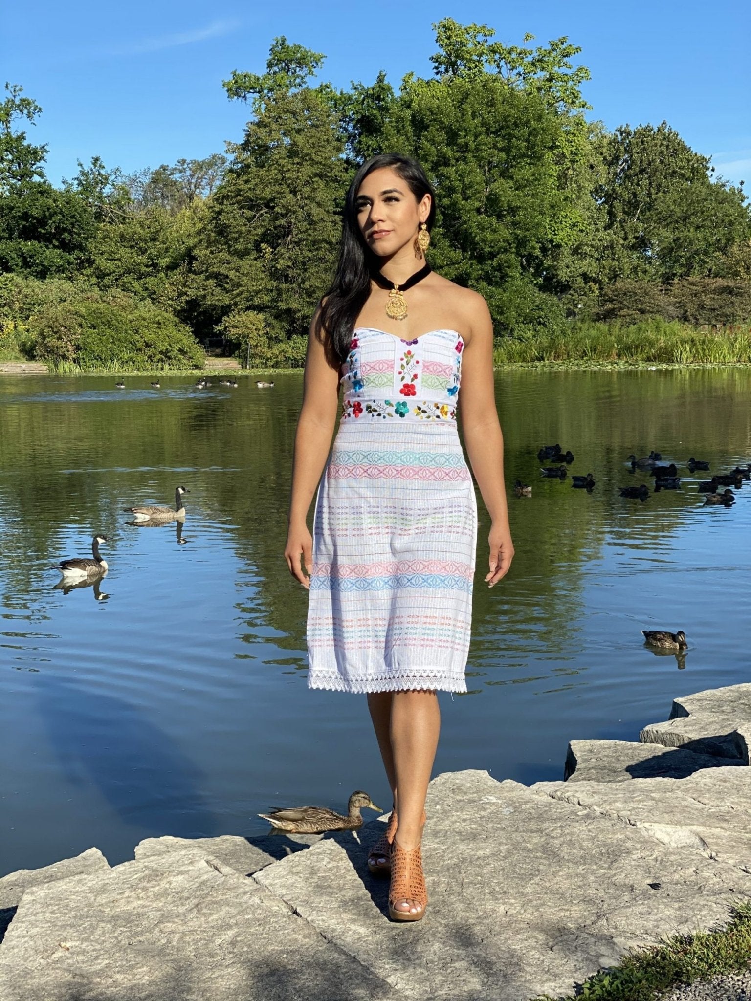 Mexican dress embroidered by hand with silk thread. Strapless dress made on a loom. Floral embroidered dress. Lace details at the end of the dress - Solei Store