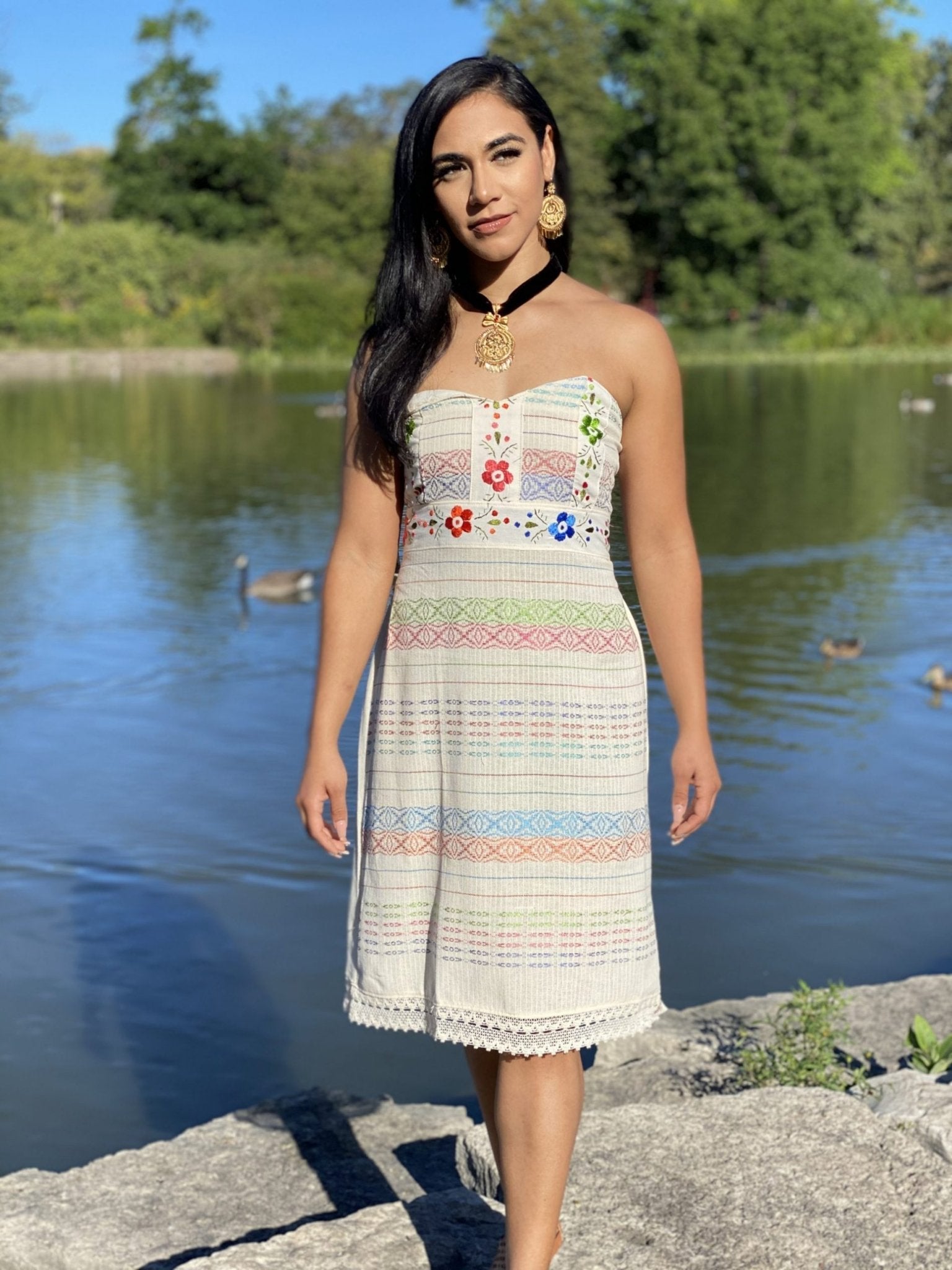 Mexican dress embroidered by hand with silk thread. Strapless dress made on a loom. Floral embroidered dress. Lace details at the end of the dress - Solei Store