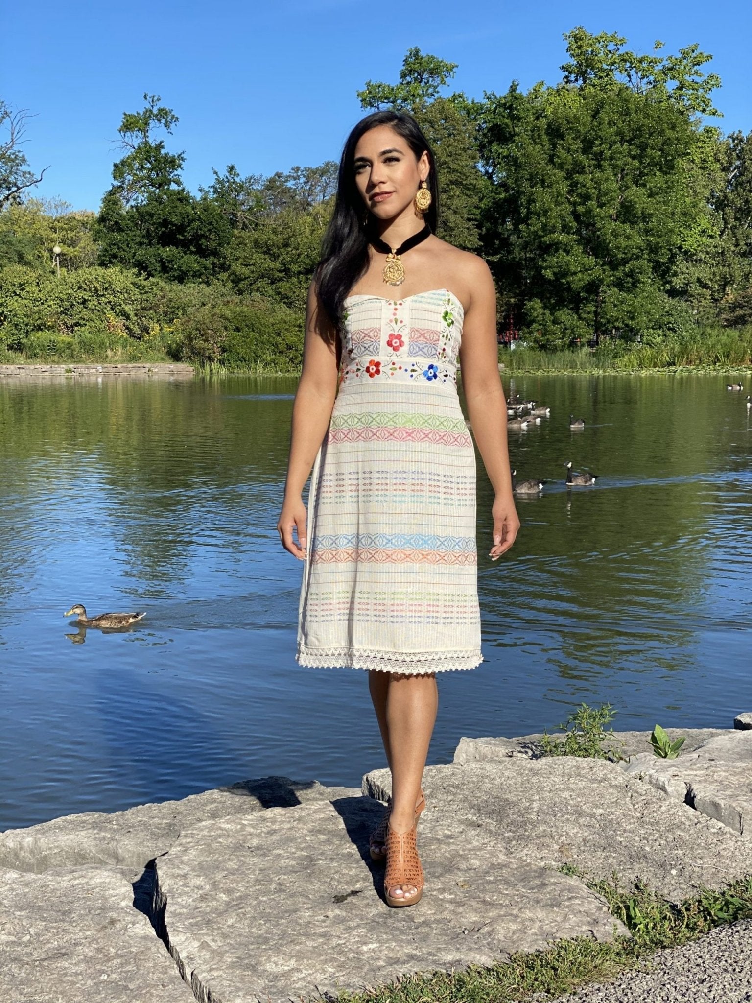 Mexican dress embroidered by hand with silk thread. Strapless dress made on a loom. Floral embroidered dress. Lace details at the end of the dress - Solei Store