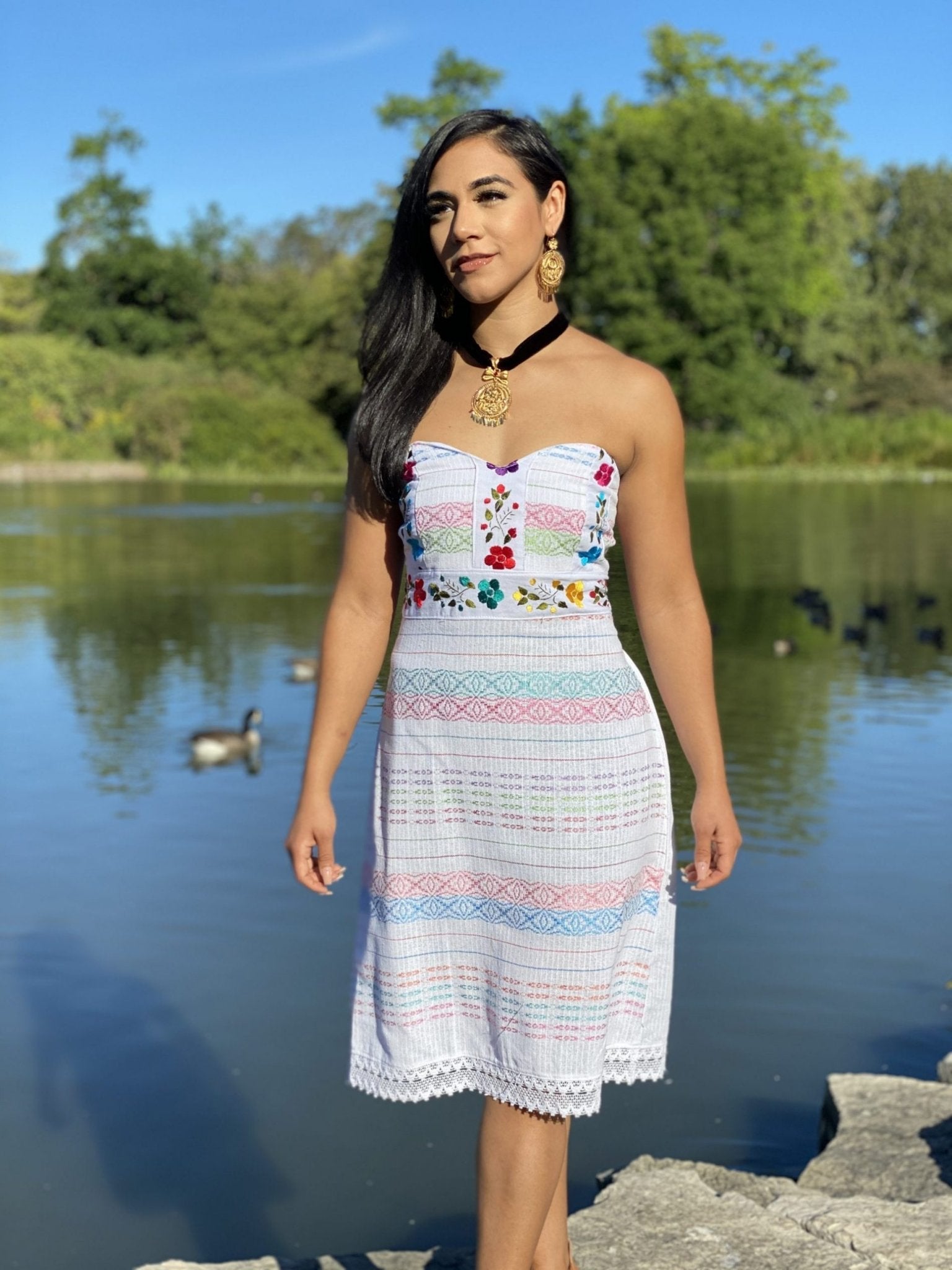 Mexican dress embroidered by hand with silk thread. Strapless dress made on a loom. Floral embroidered dress. Lace details at the end of the dress - Solei Store