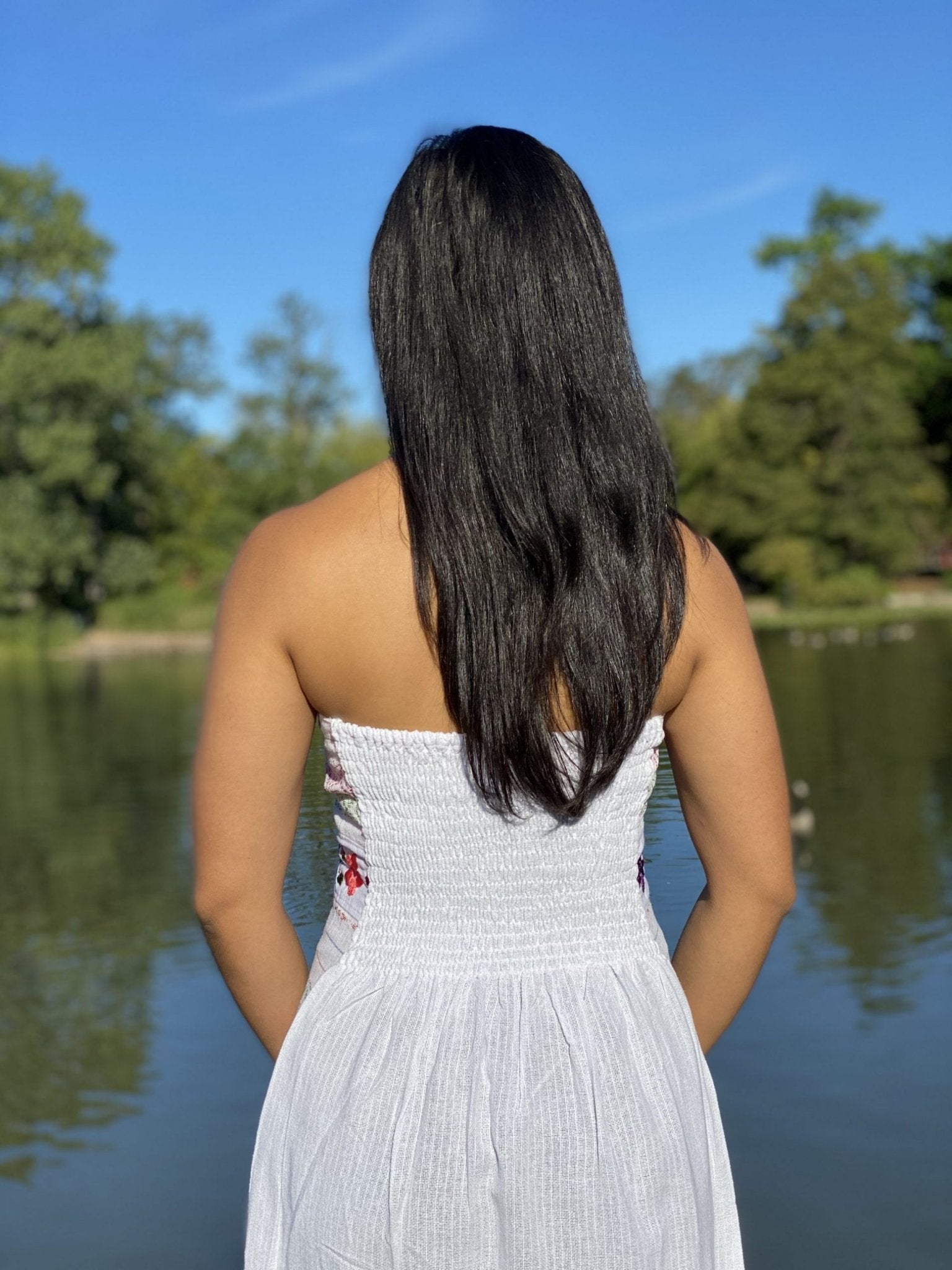 Mexican dress embroidered by hand with silk thread. Strapless dress made on a loom. Floral embroidered dress. Lace details at the end of the dress - Solei Store