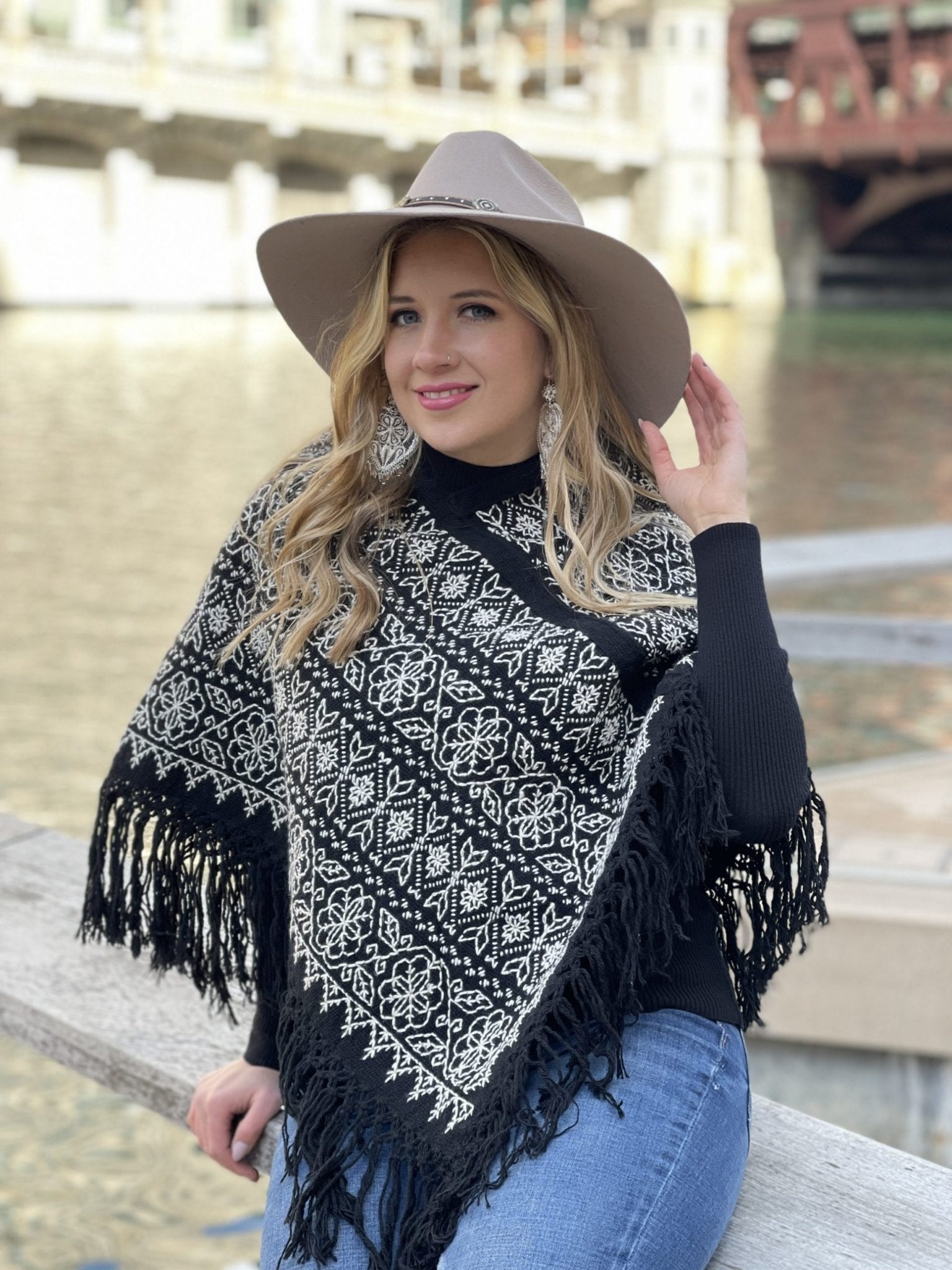 Mexican Fair Isle Embroidered Poncho. Mañanita Greca. - Solei Store