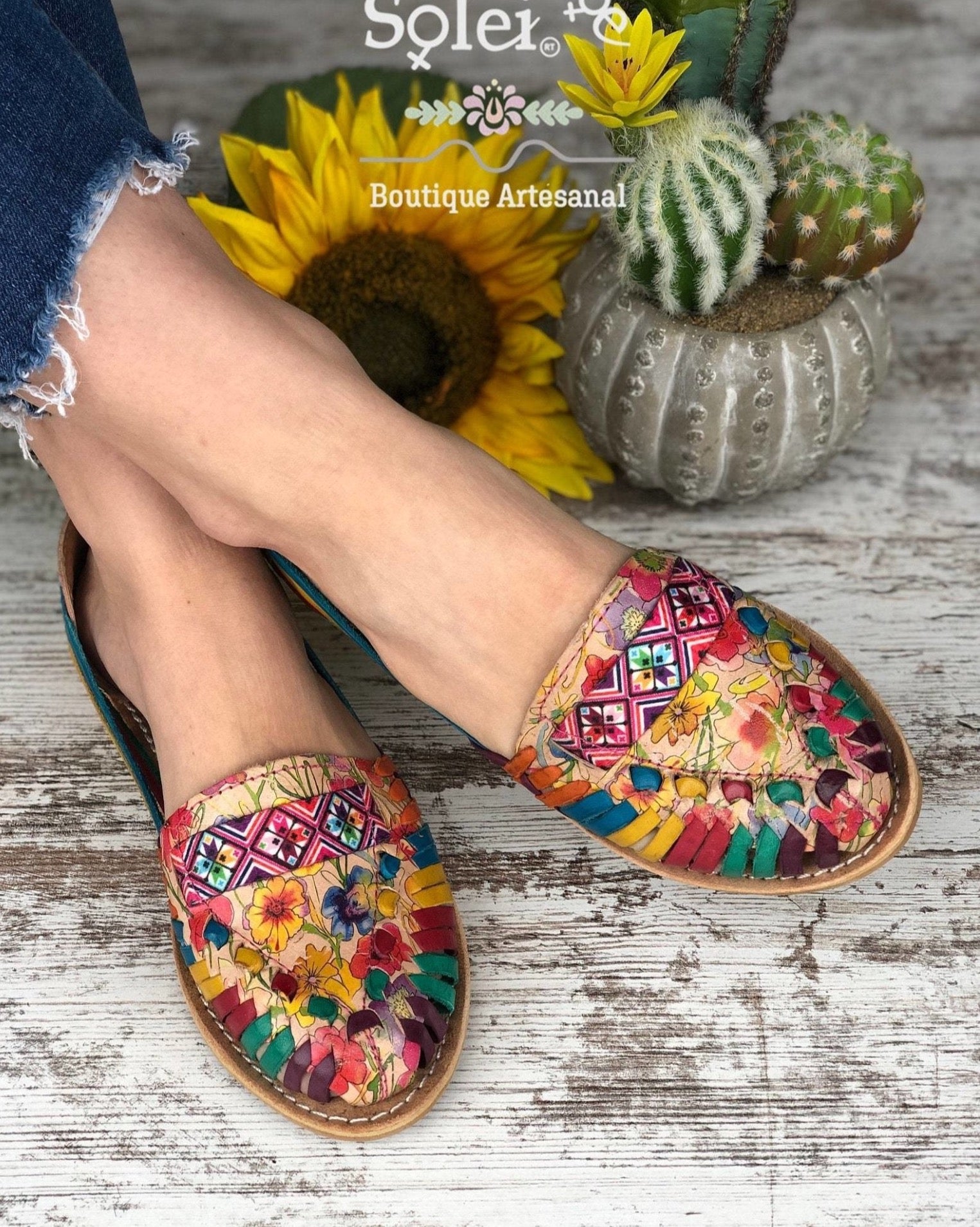 Mexican Floral Artisanal Sandal. Mexican Leather Flats. Mexican Artisanal Shoes. Megan Floral - Solei Store