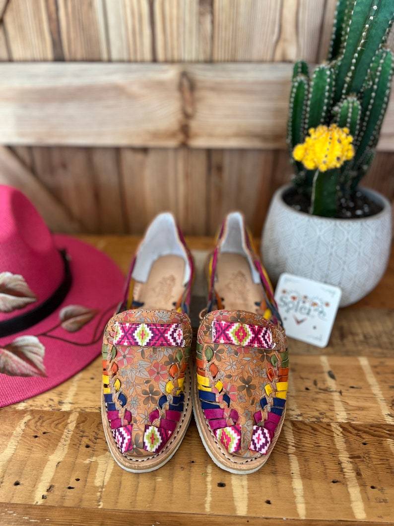 Mexican Floral Artisanal Sandal. Mexican Leather Flats. Mexican Artisanal Shoes. Megan Floral - Solei Store