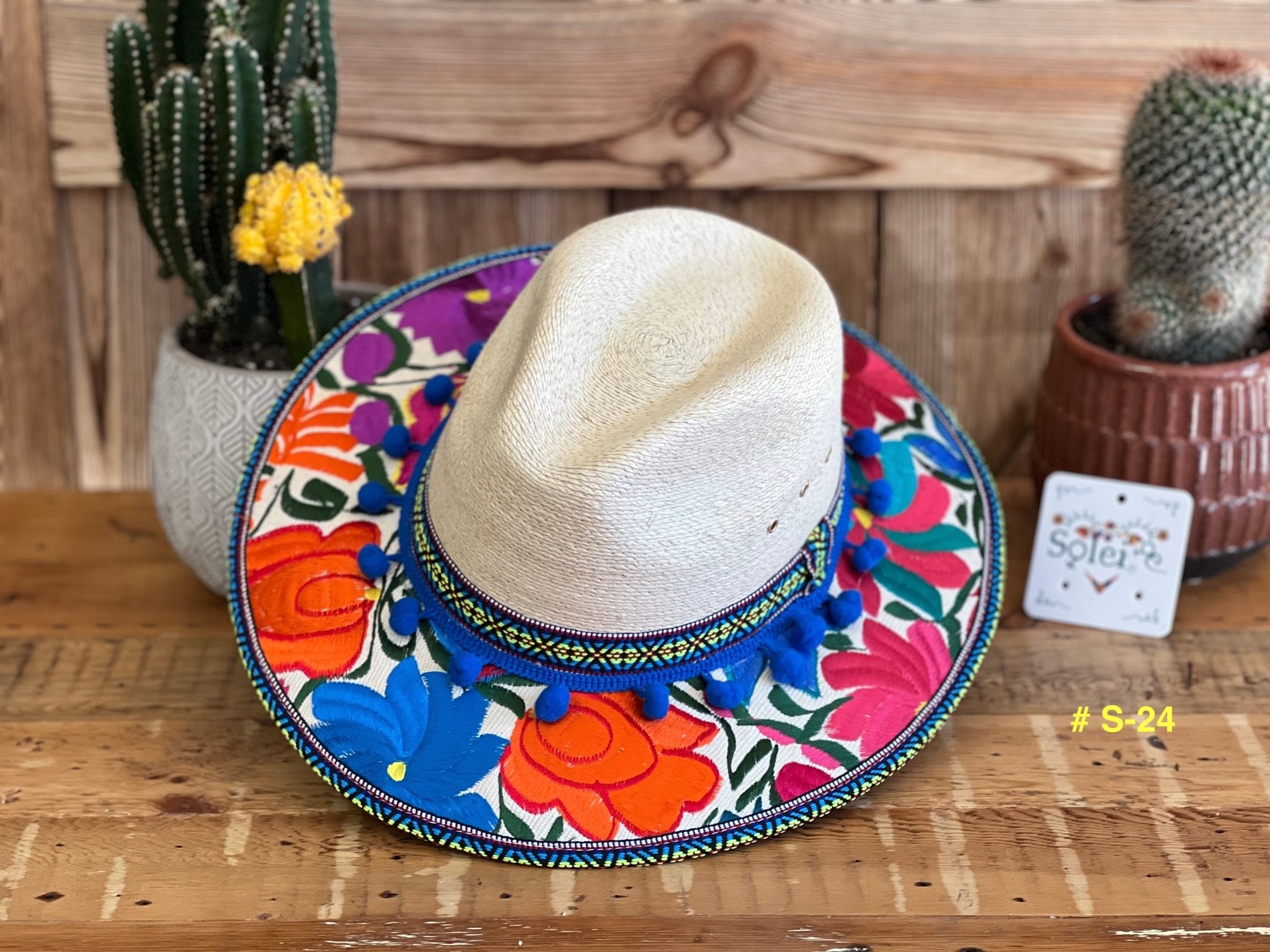 Mexican Floral Embroidered Palm Hat. Sombrero de Palma Bordado - Solei Store