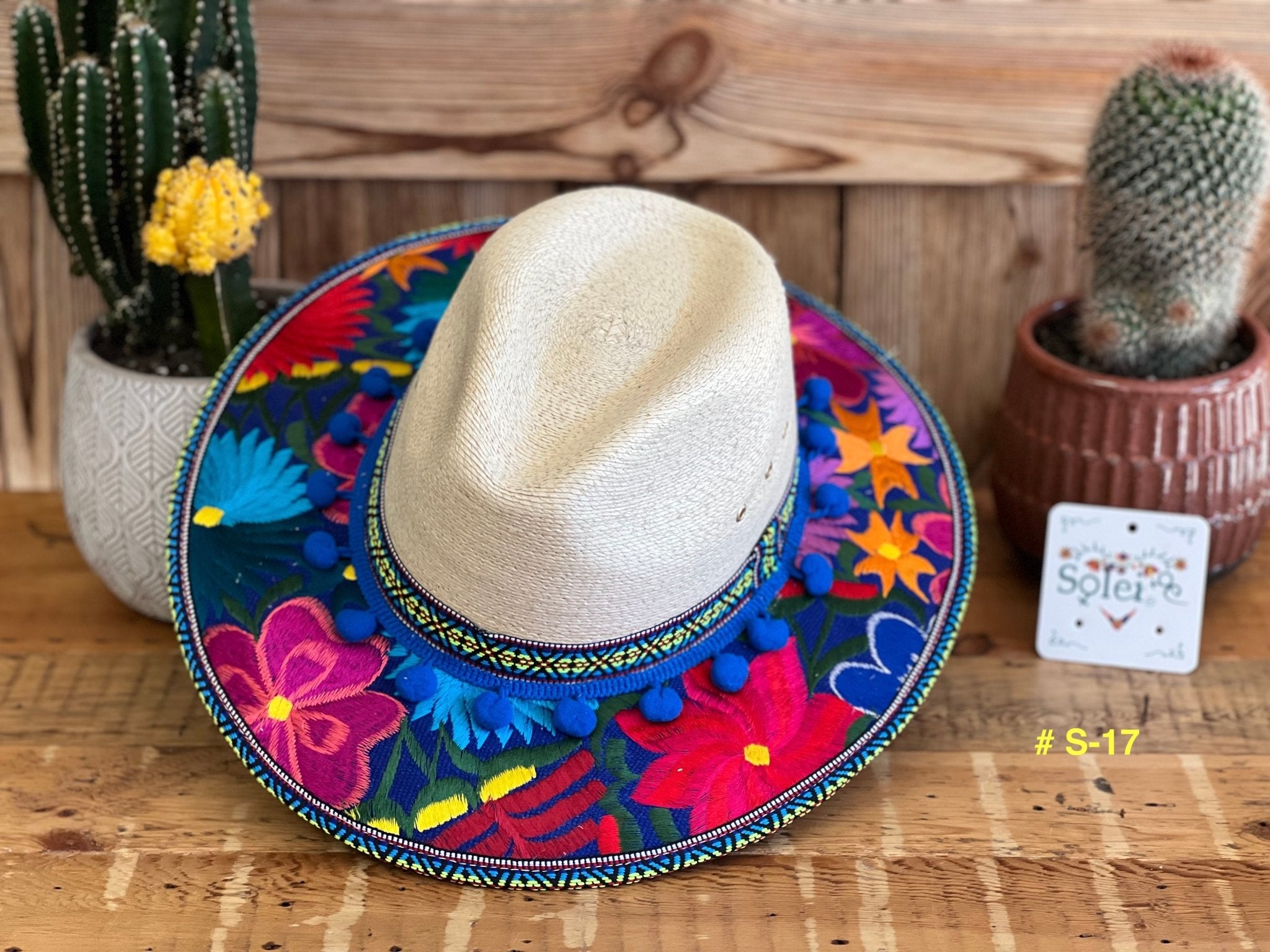 Mexican Floral Embroidered Palm Hat. Sombrero de Palma Bordado - Solei Store