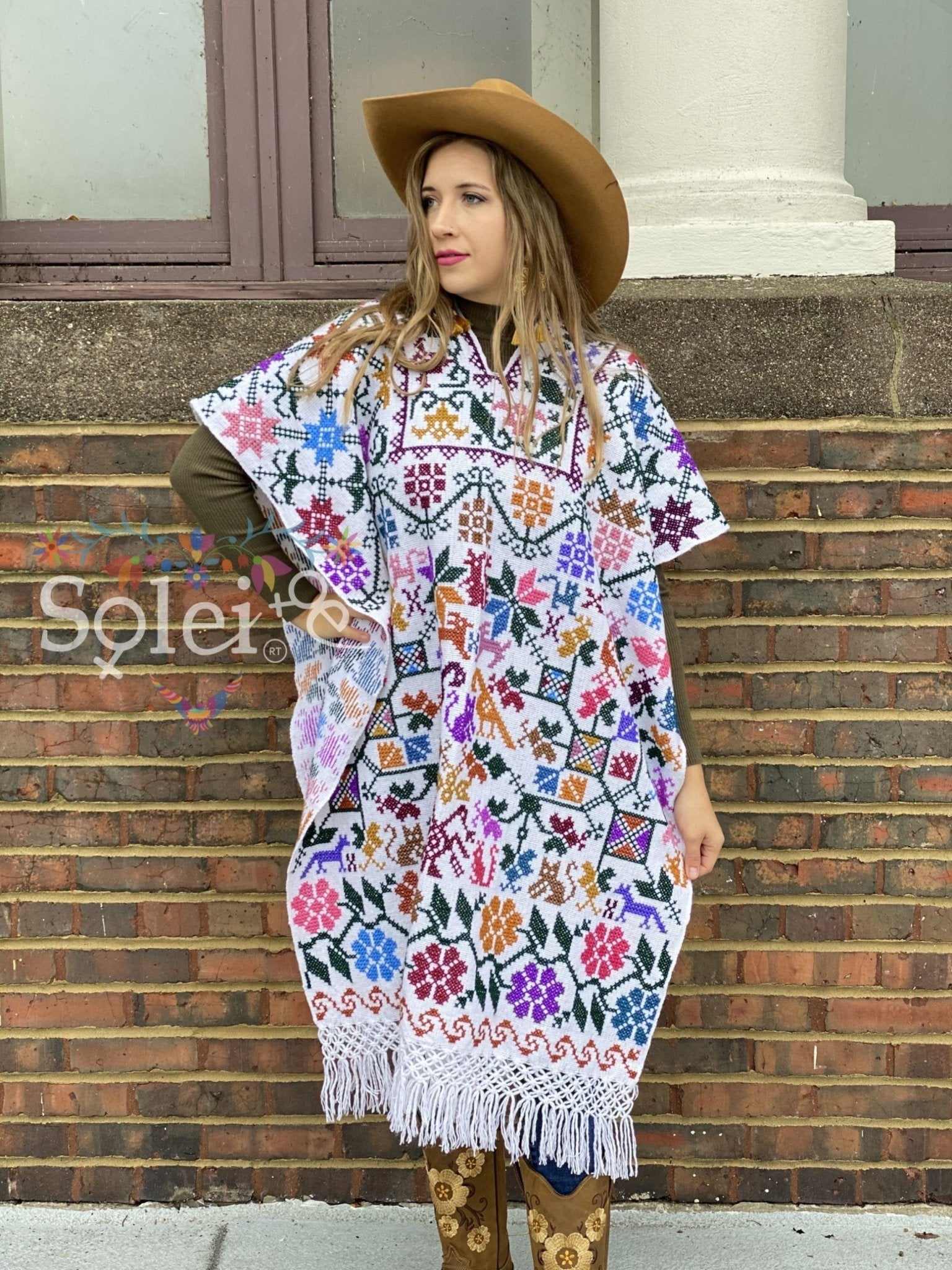 Mexican Hand Embroidered Poncho. Gaban Esquinero. - Solei Store