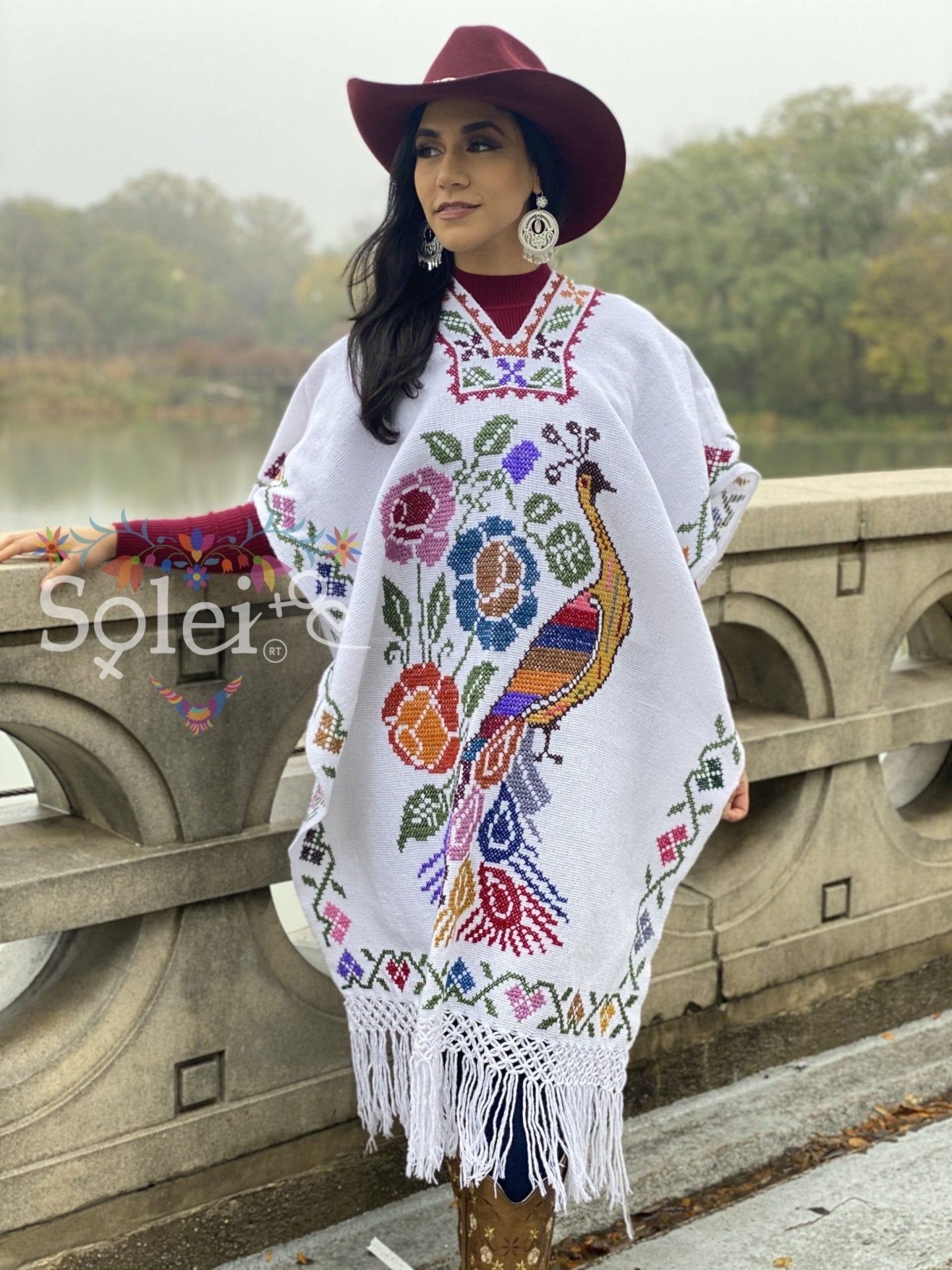 Mexican Hand Embroidered Poncho. Gaban Pavo Sencillo. - Solei Store