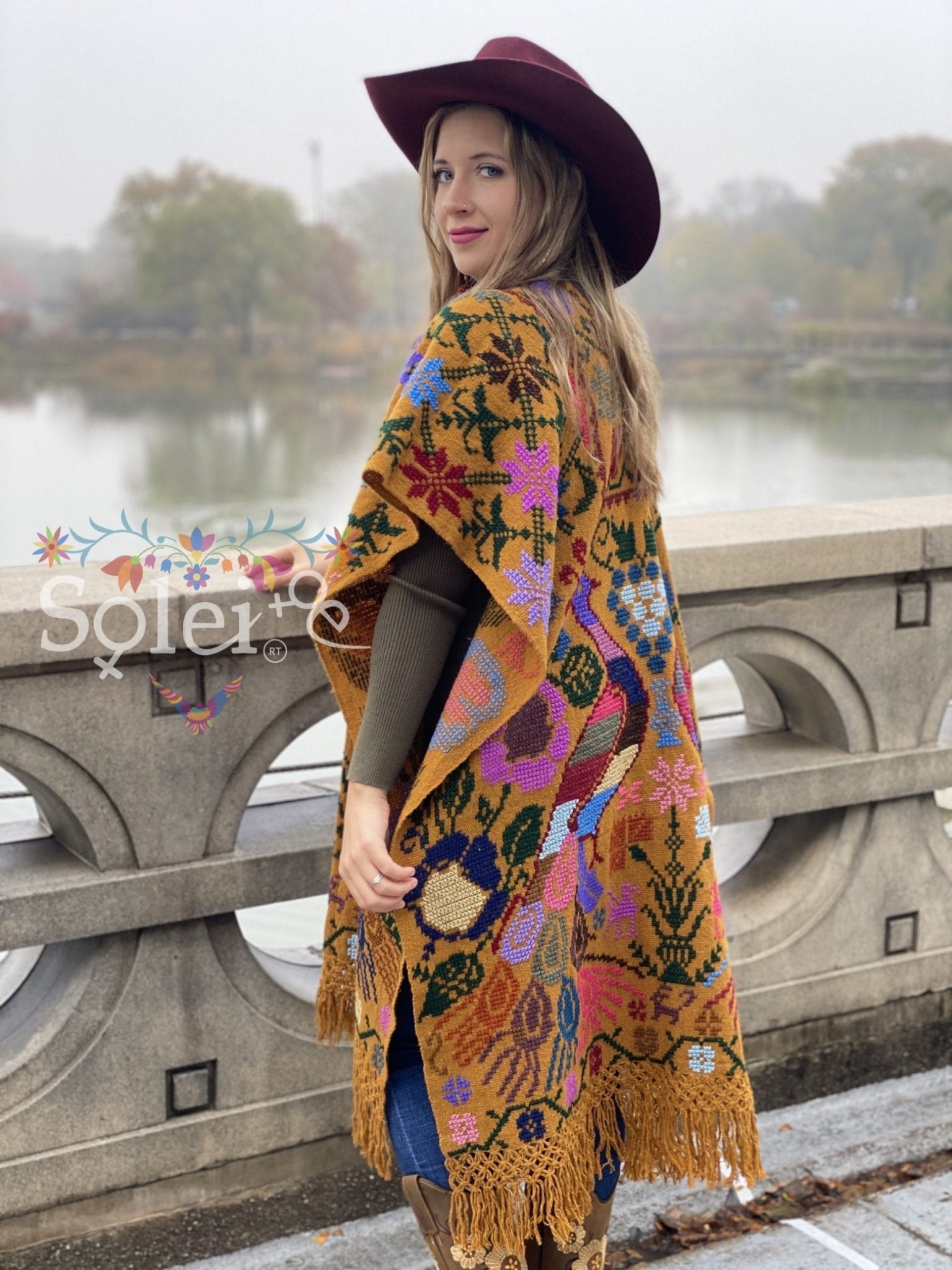 Mexican Hand Embroidered Poncho. Gaban Pavos. - Solei Store