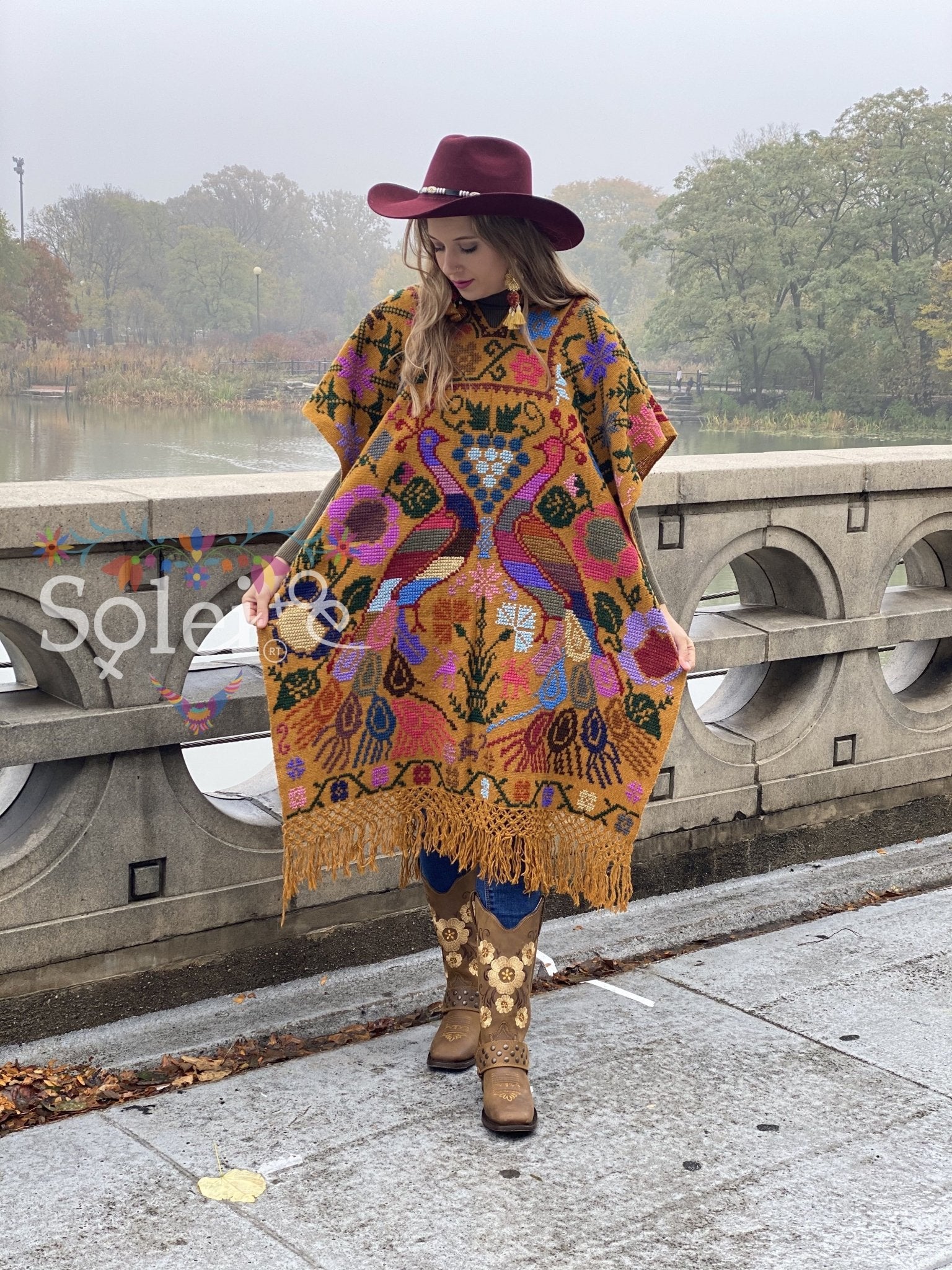 Mexican Hand Embroidered Poncho. Gaban Pavos. - Solei Store