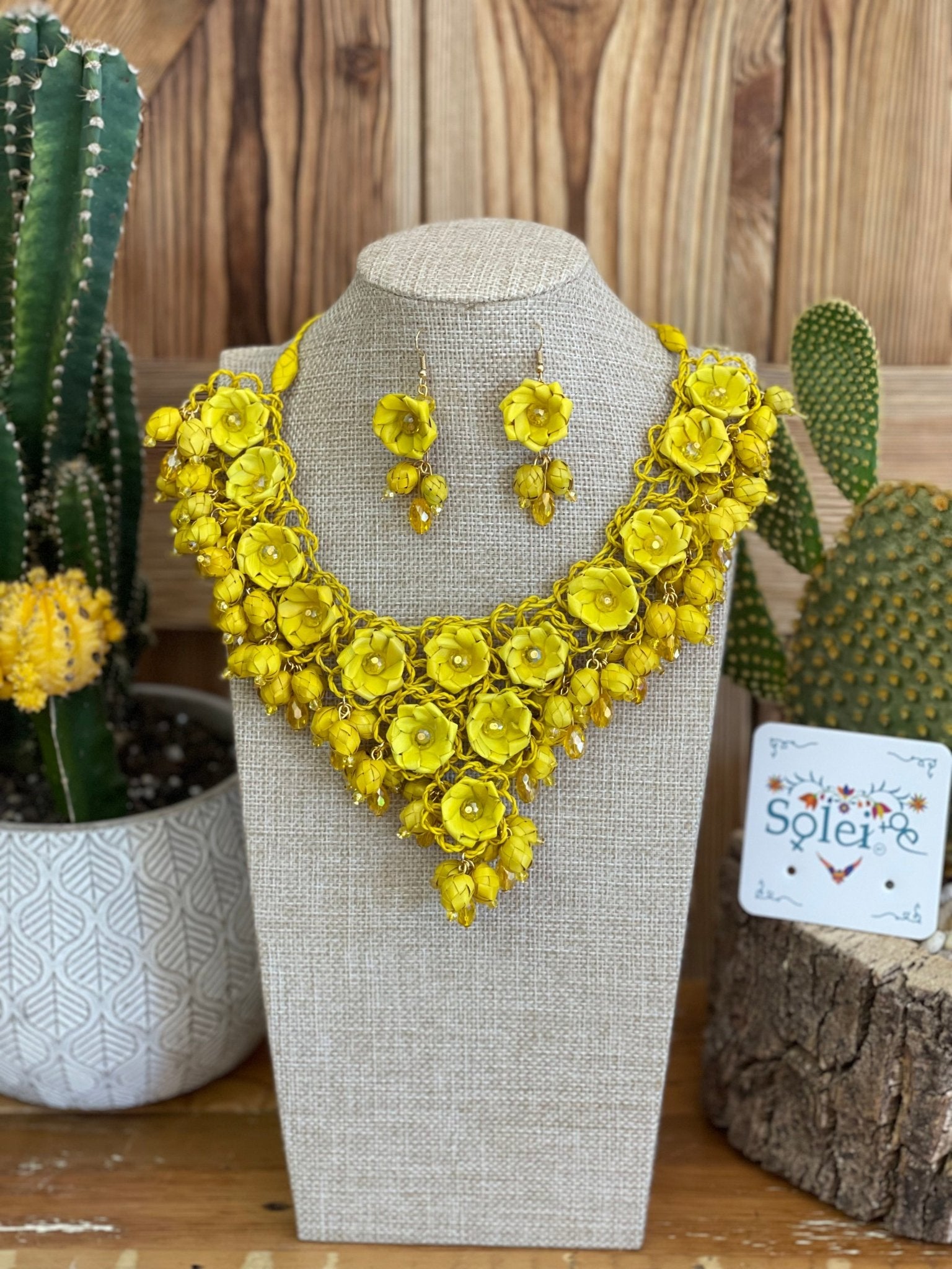 Mexican Jewerly Set. Palm Leaf Flower Necklace and Earrings. Collar de Palma Corto - Solei Store