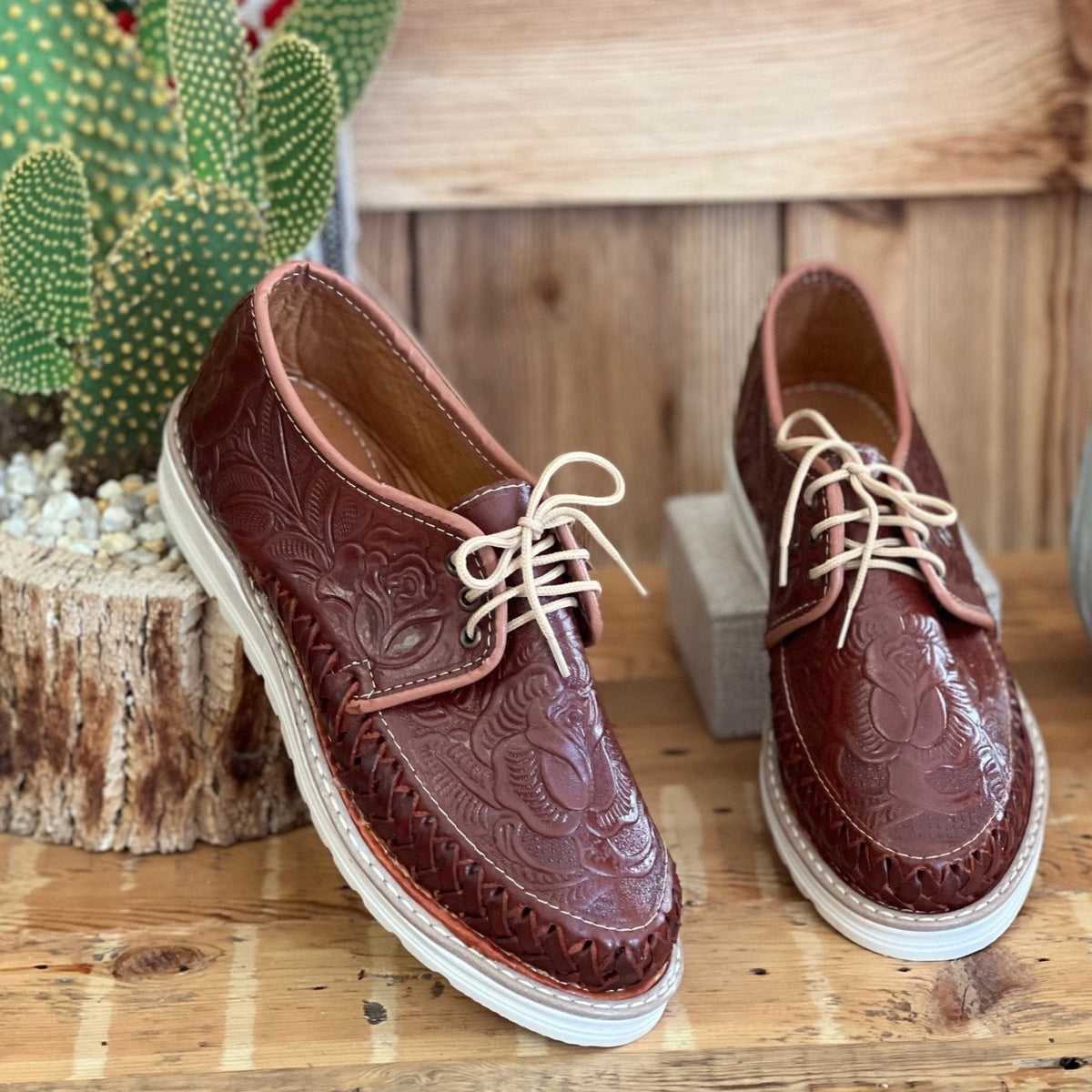 NWOT Latris Designers Handcrafted Shoes Size 11 L main image 2