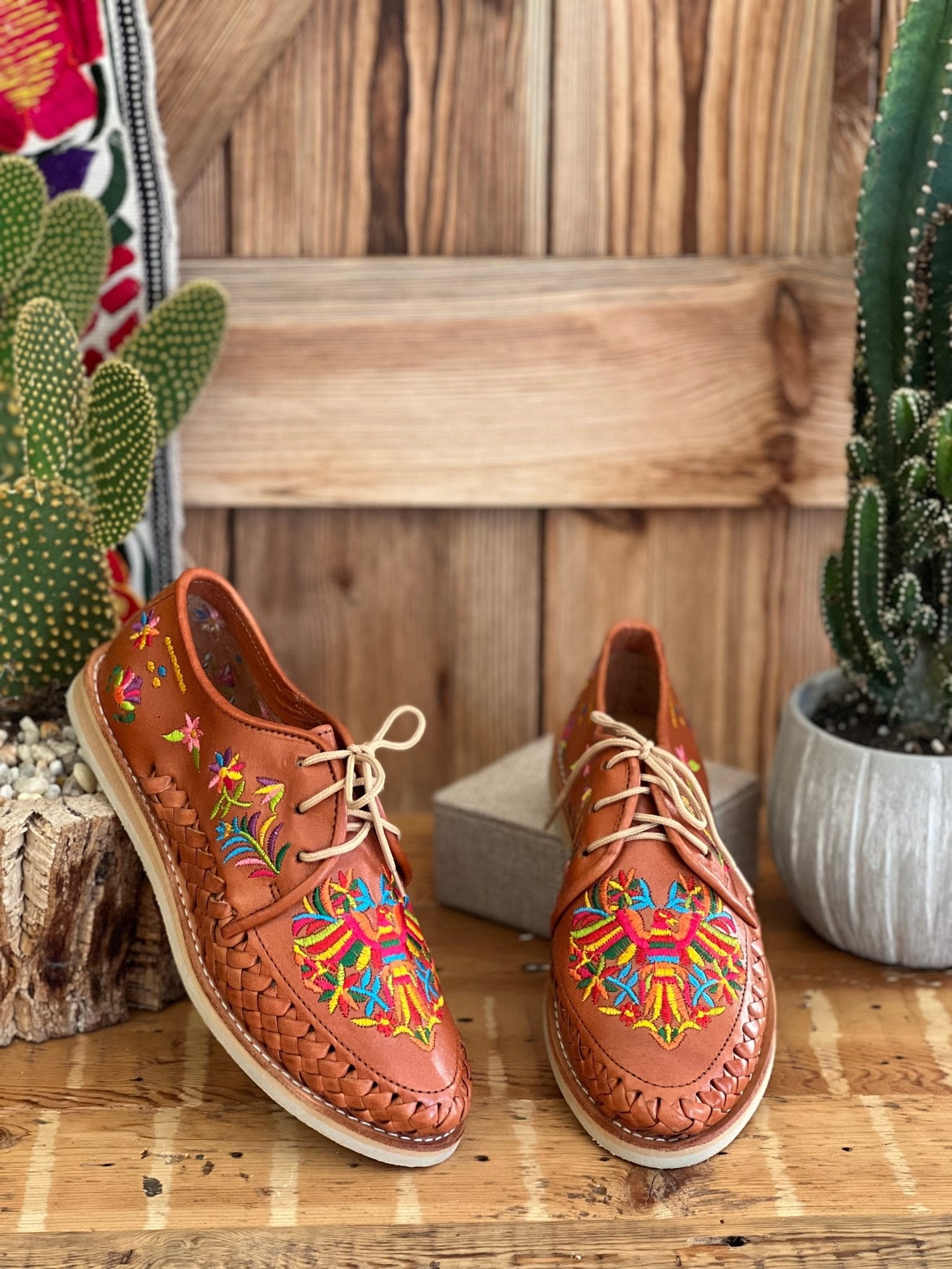 Mexican Leather Embroidered Shoes. Otomi Shoes. - Solei Store