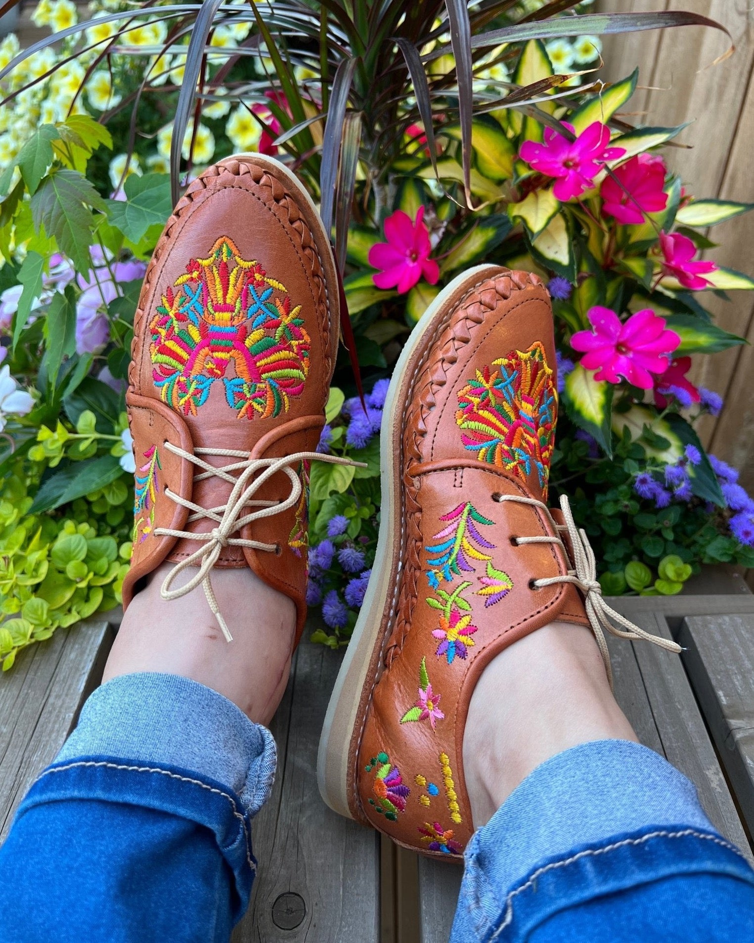 Mexican Leather Embroidered Shoes. Otomi Shoes. - Solei Store