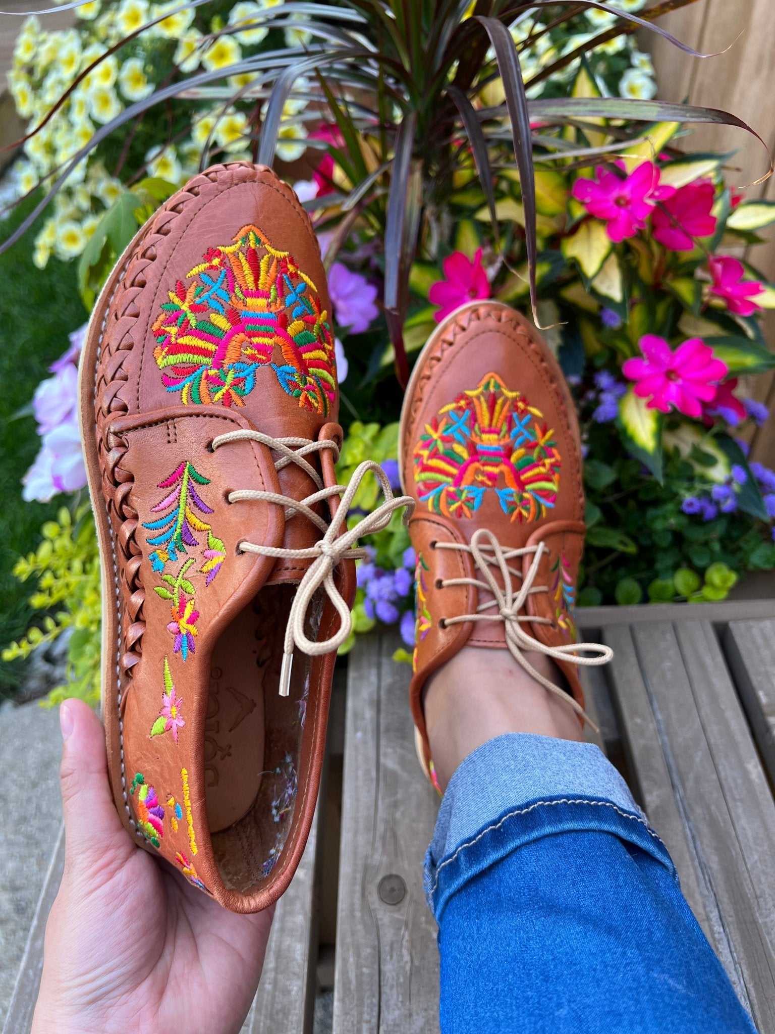 Mexican Leather Embroidered Shoes. Otomi Shoes. - Solei Store