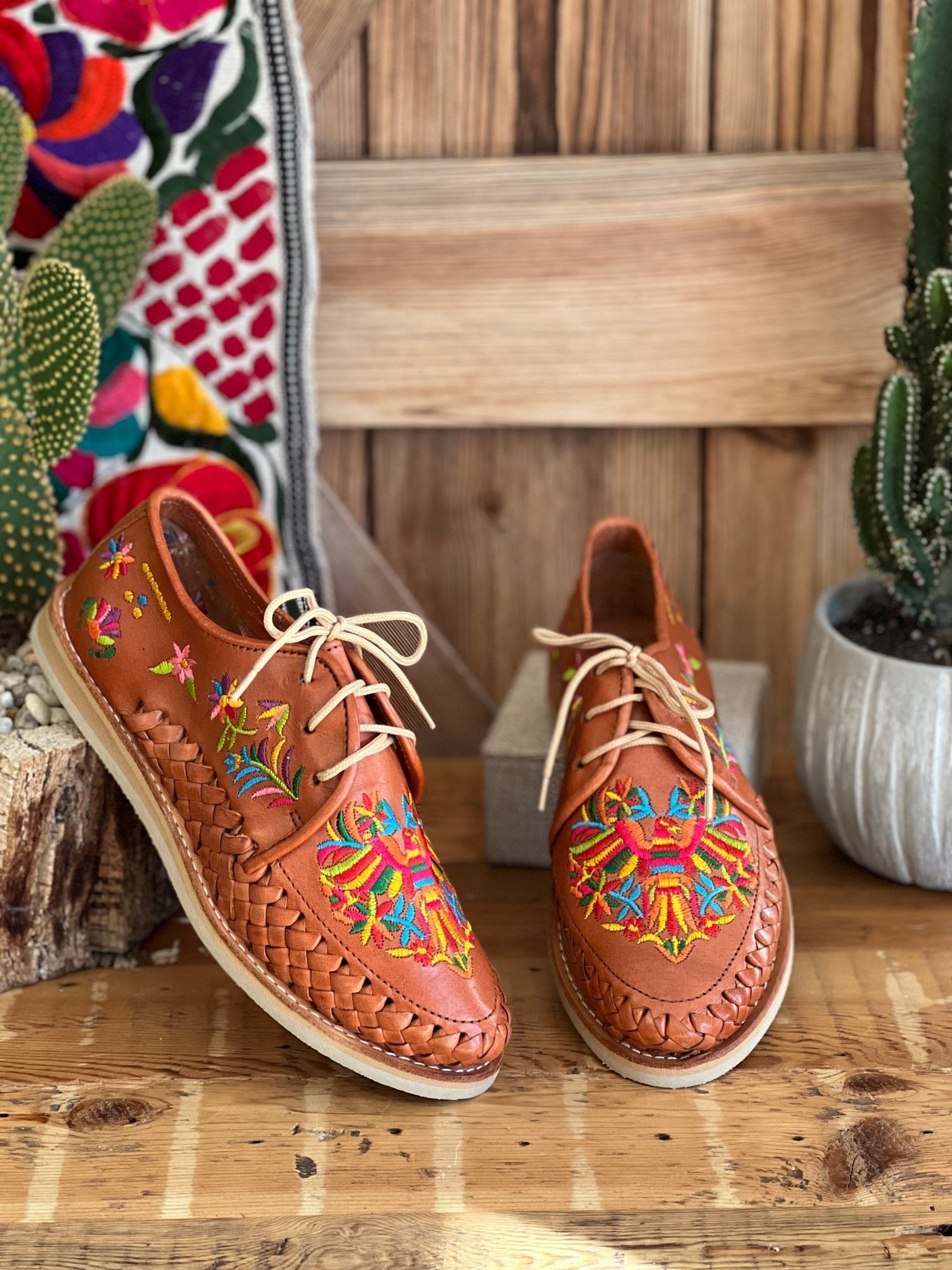 Mexican Leather Embroidered Shoes. Otomi Shoes. - Solei Store