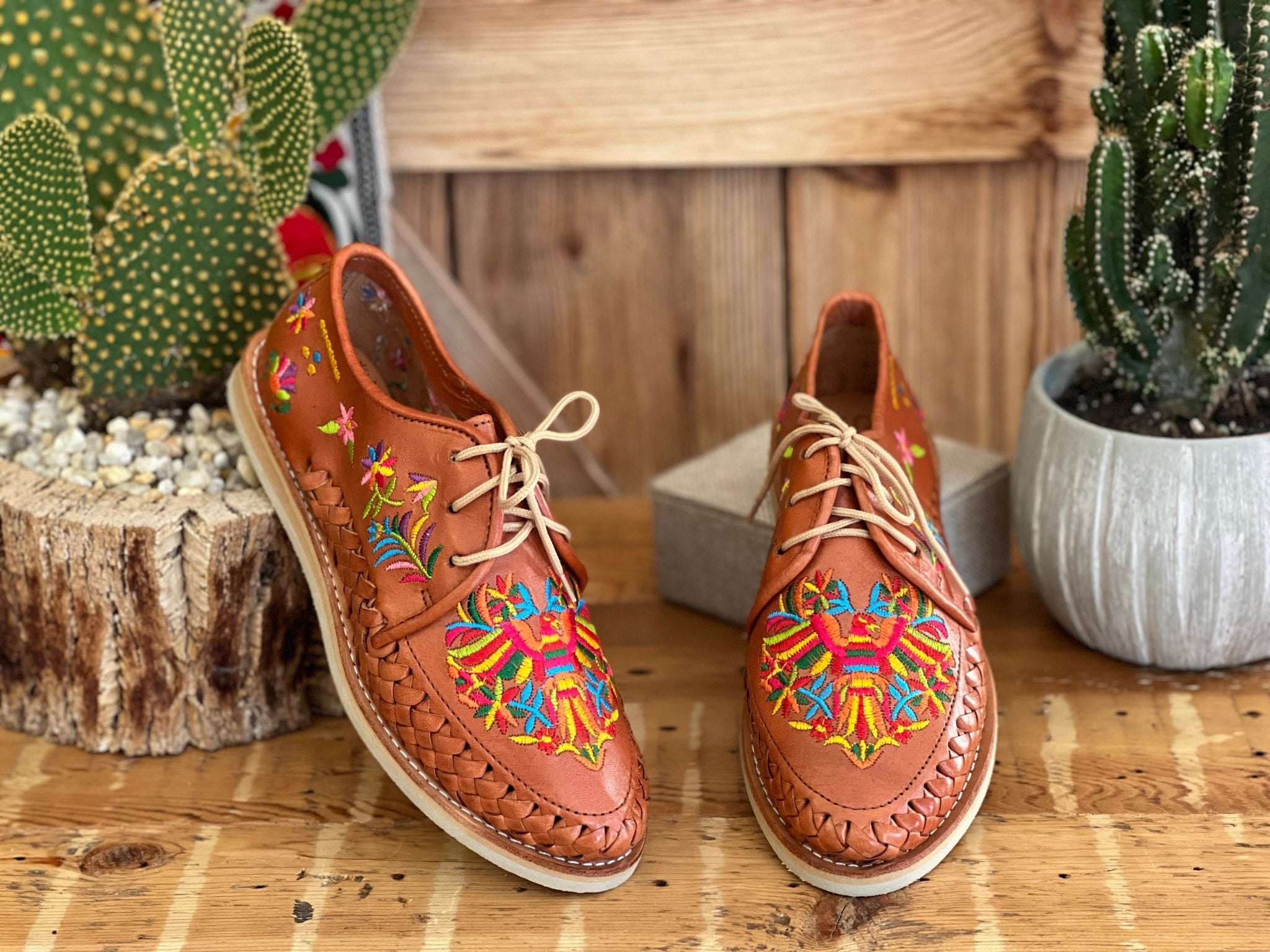 Mexican Leather Embroidered Shoes. Otomi Shoes. - Solei Store