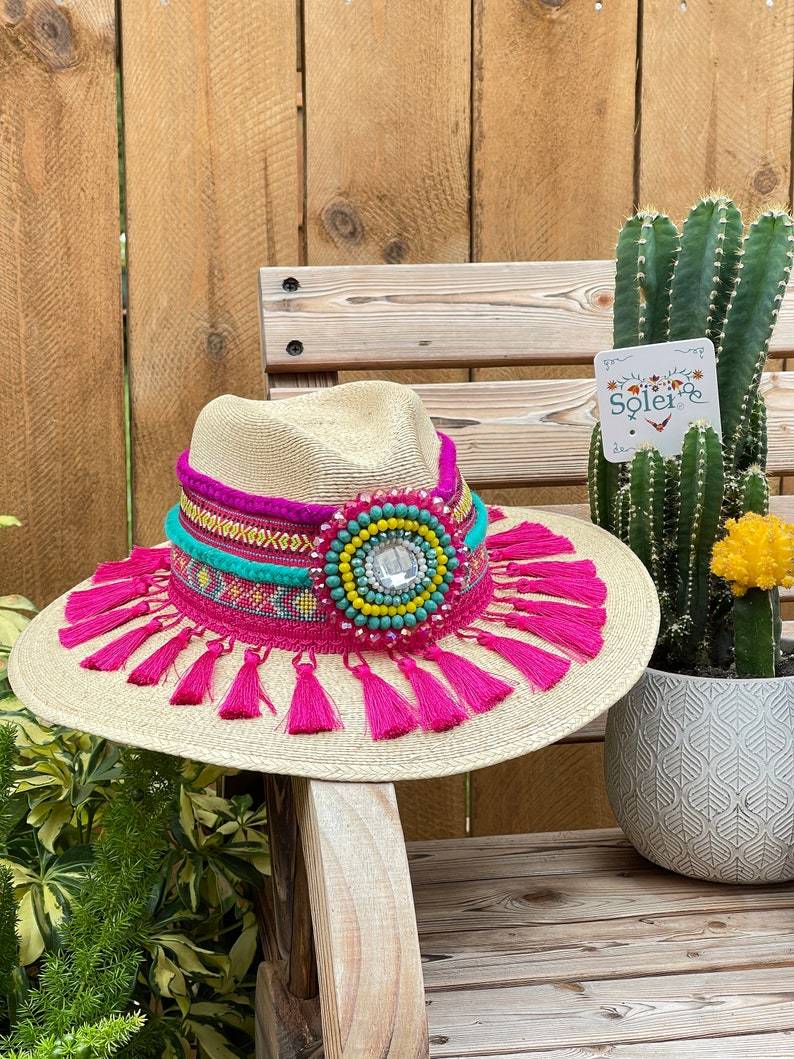 Mexican Palm Hat with Beaded Design. Sombrero Berenice - Solei Store