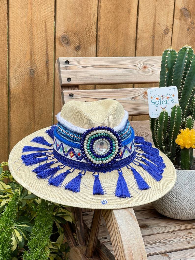 Mexican Palm Hat with Beaded Design. Sombrero Berenice - Solei Store