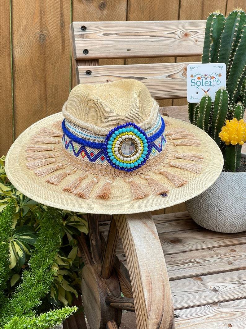 Mexican Palm Hat with Beaded Design. Sombrero Berenice - Solei Store