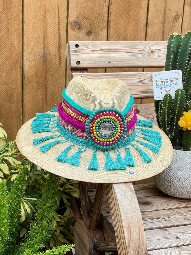 Mexican Palm Hat with Beaded Design. Sombrero Berenice - Solei Store