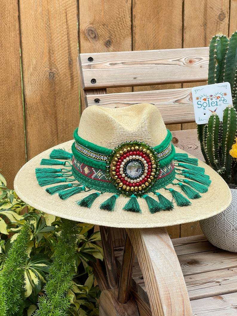 Mexican Palm Hat with Beaded Design. Sombrero Berenice - Solei Store