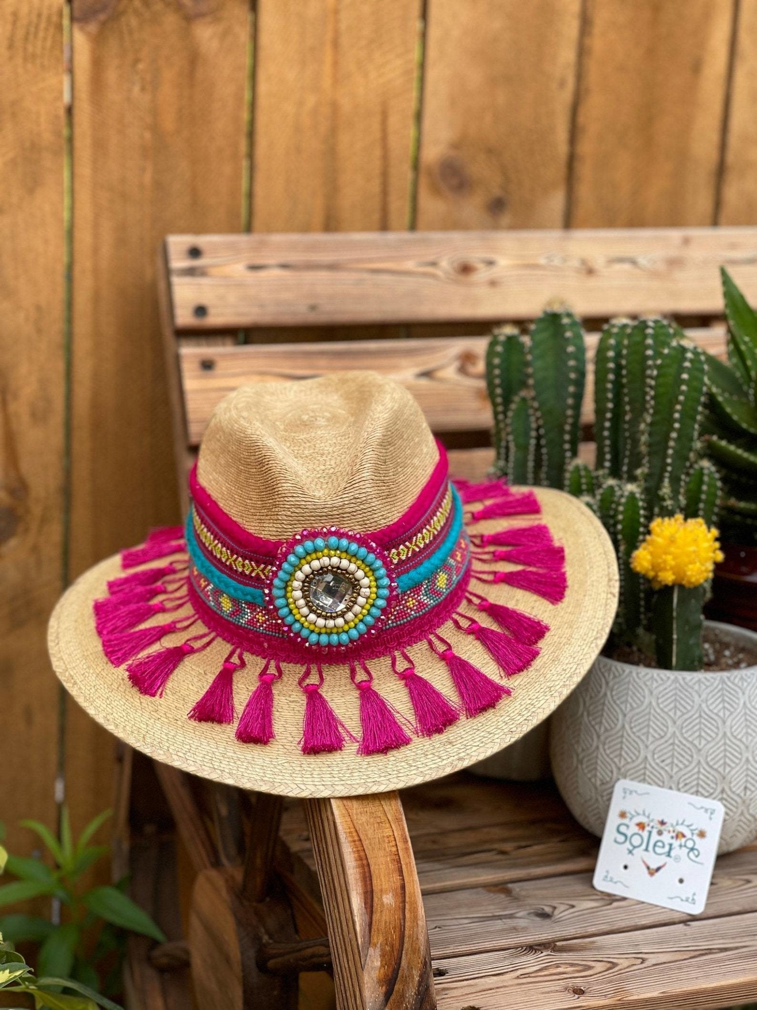 Mexican Palm Hat with Beaded Design. Sombrero Berenice - Solei Store