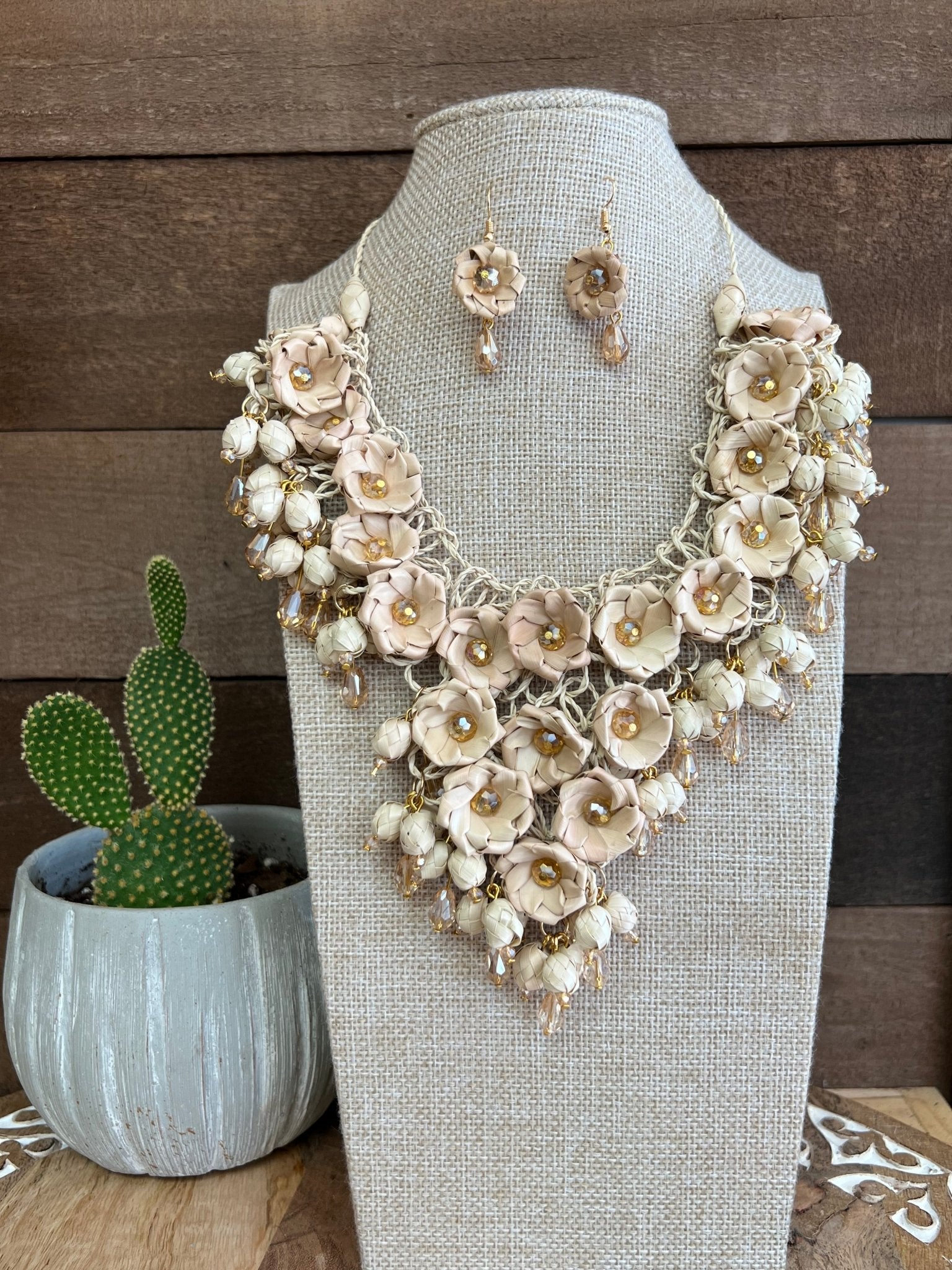 Mexican Palm Leaf Flower Necklace and Earrings Jewelry Set. Collar de Palma Corto. - Solei Store