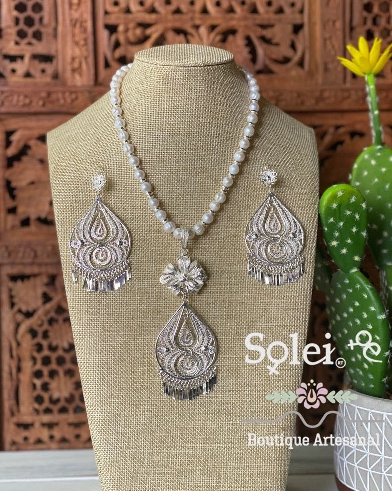 Mexican Silver Filigree Choker and Earrings. Traditional Mexican Jewelry. Elegant Choker Necklace. Pera Gota Perla Blanca (Plata) - Solei Store