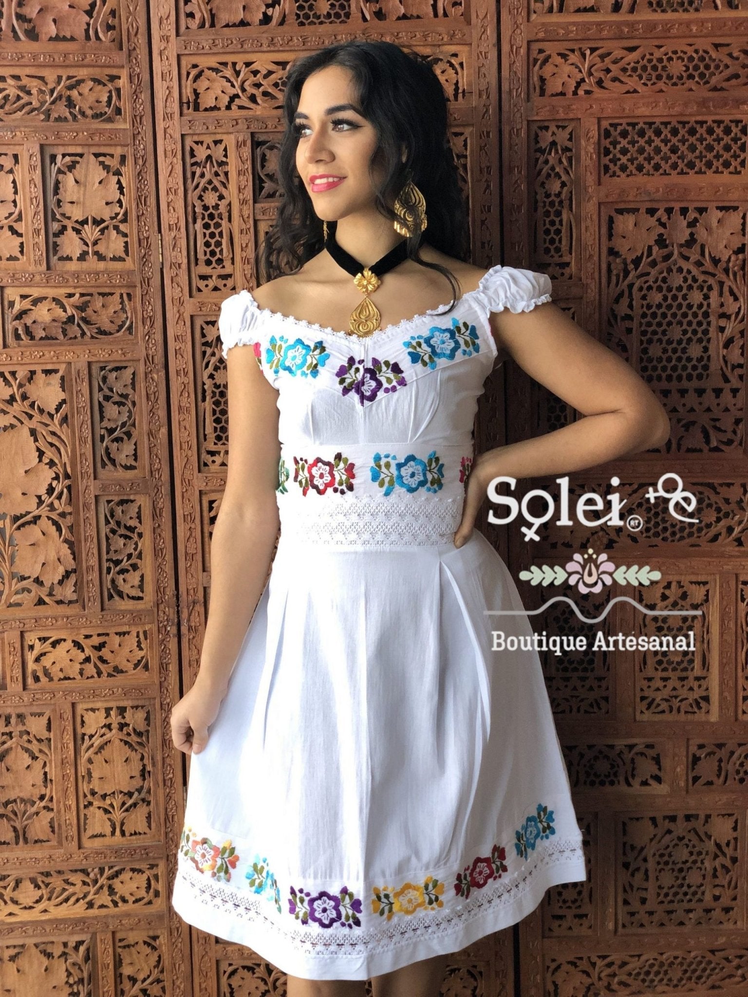 Neckline short dress. Design with Mexican flowers and fine lace details on the neck, waist and bottom of the dress. A-line dress. - Solei Store