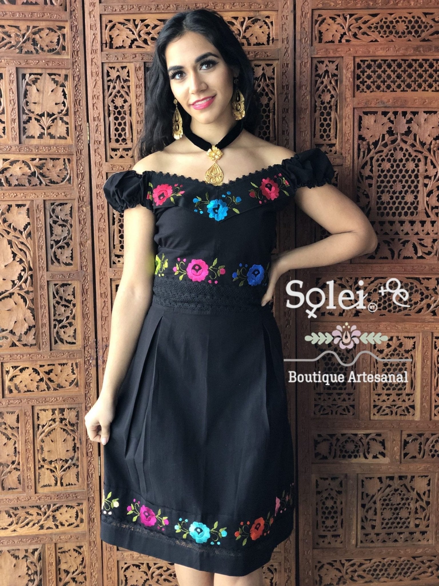 Neckline short dress. Design with Mexican flowers and fine lace details on the neck, waist and bottom of the dress. A-line dress. - Solei Store