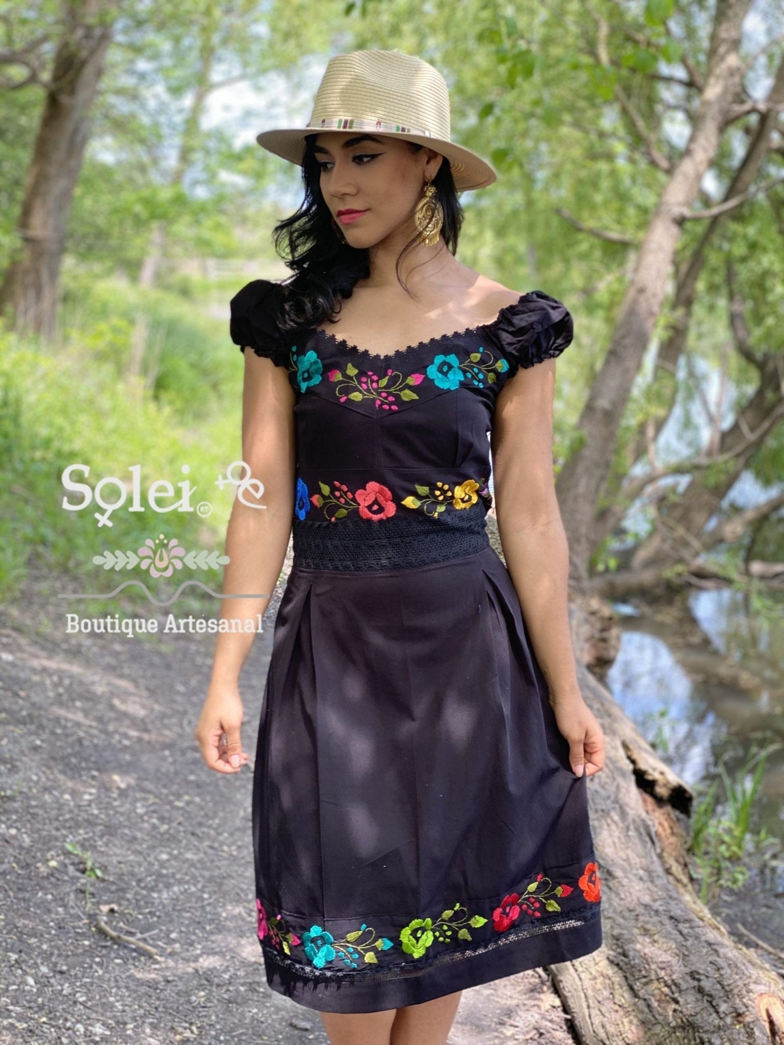 Neckline short dress. Design with Mexican flowers and fine lace details on the neck, waist and bottom of the dress. A-line dress. - Solei Store