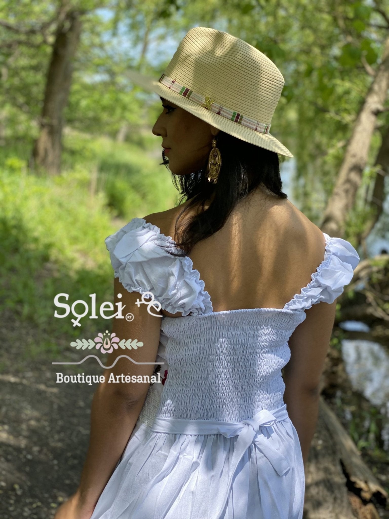 Neckline short dress. Design with Mexican flowers and fine lace details on the neck, waist and bottom of the dress. A-line dress. - Solei Store