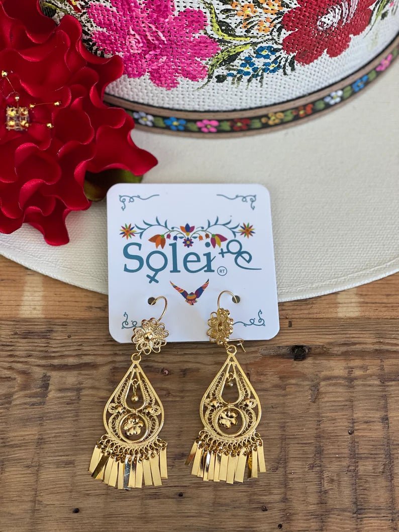 Teardrop Style Filigree Earrings. Aretes Pera Lágrima. - Solei Store