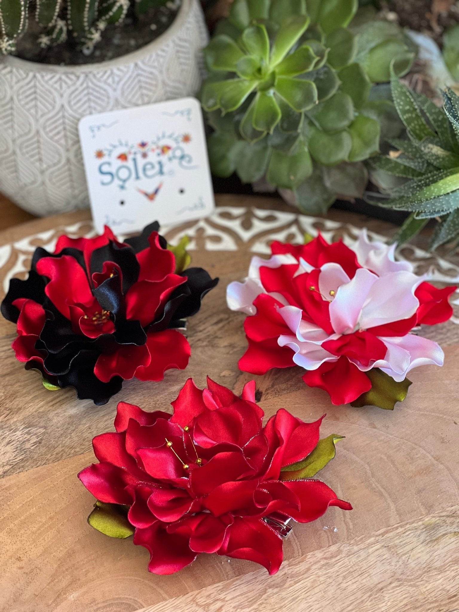 Traditional Mexican Floral Headpiece. Flor Tehuana Bicolor. - Solei Store