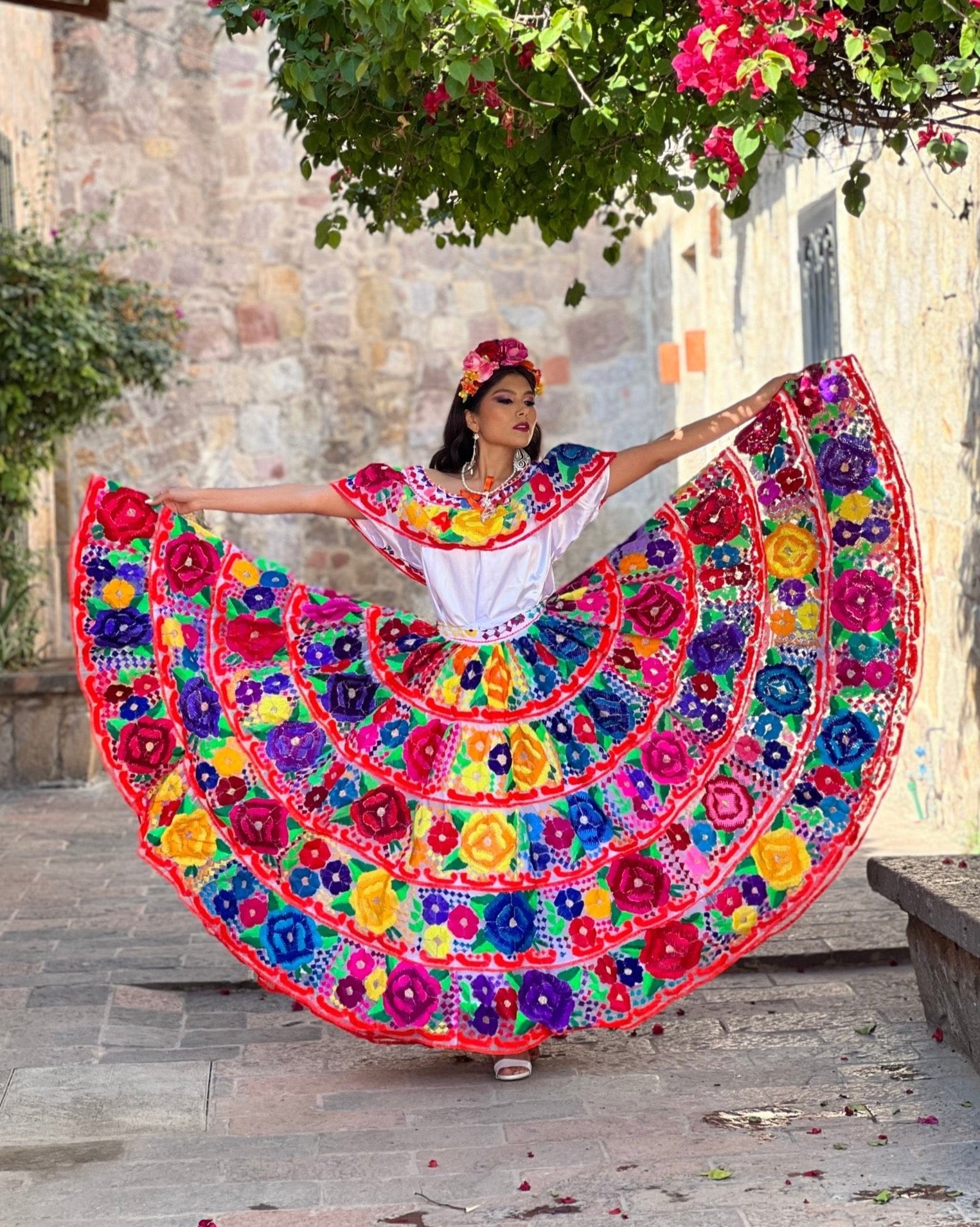 Traditional Mexican Folkloric Chiapaneco Doble Ruedo Dress in White with Multicolor Embroidery